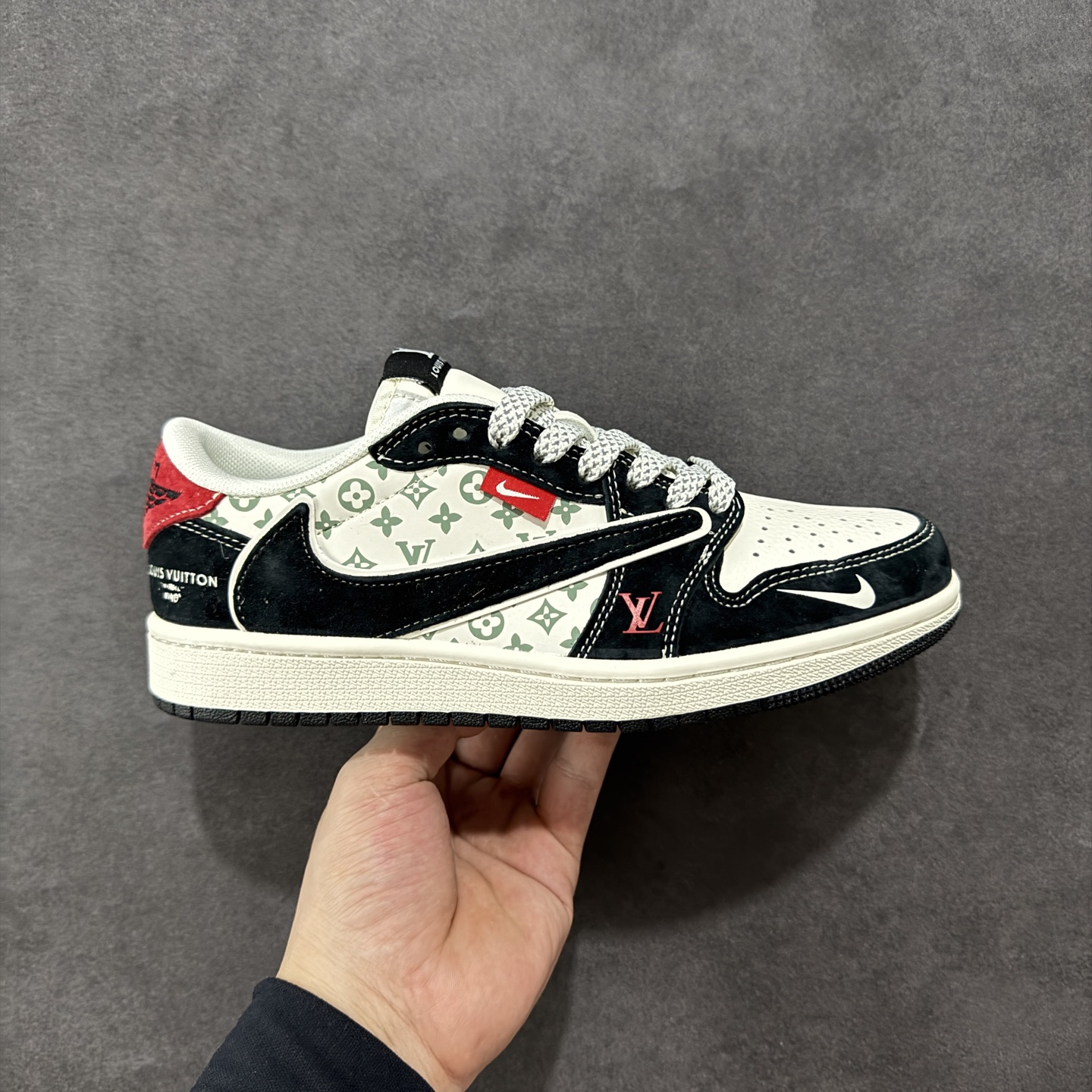 【定制版】Travis Scott x Fragment Design x Air Jordan 1 Low OG SP AJ1 LV联名 黑红尾 低帮文化休闲板鞋 YX5066-333