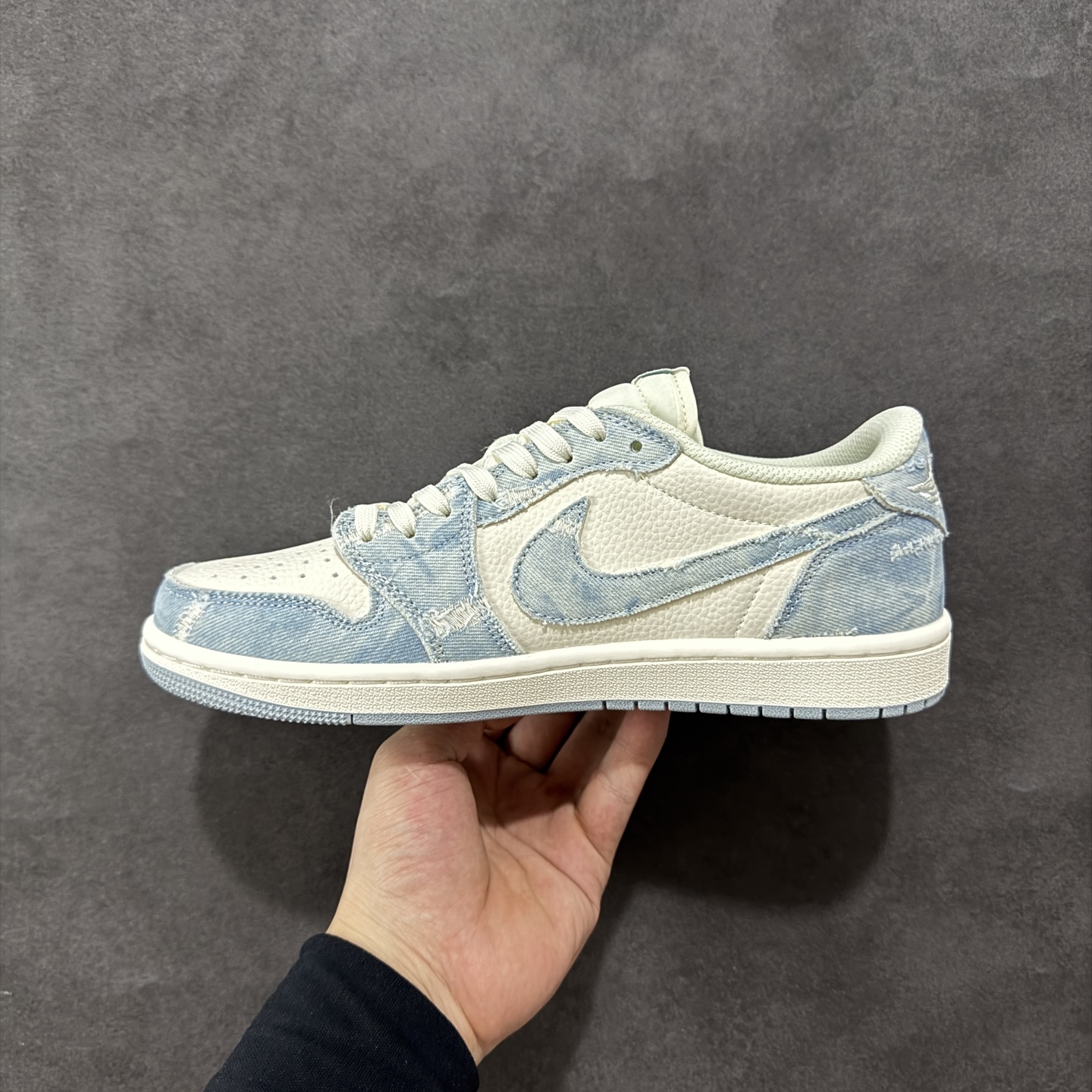 【定制版】Travis Scott x Fragment Design x Air Jordan 1 Low OG SP AJ1 李维斯联名 低帮文化休闲板鞋 LE2436-137