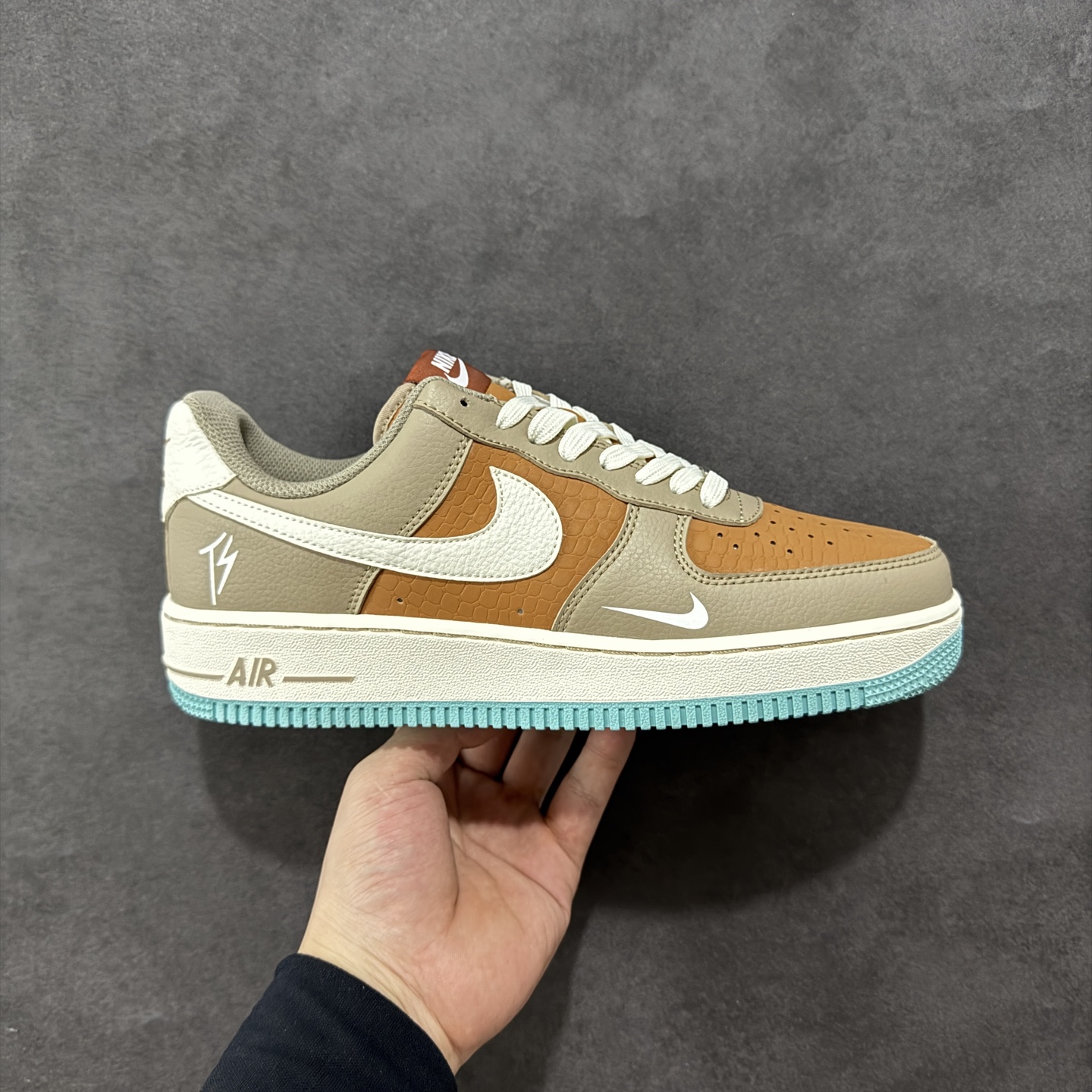【定制版】Nike Air Force 1’07 Low TS联名 灰棕小白勾 空军一号低帮休闲板鞋 LW9279-006