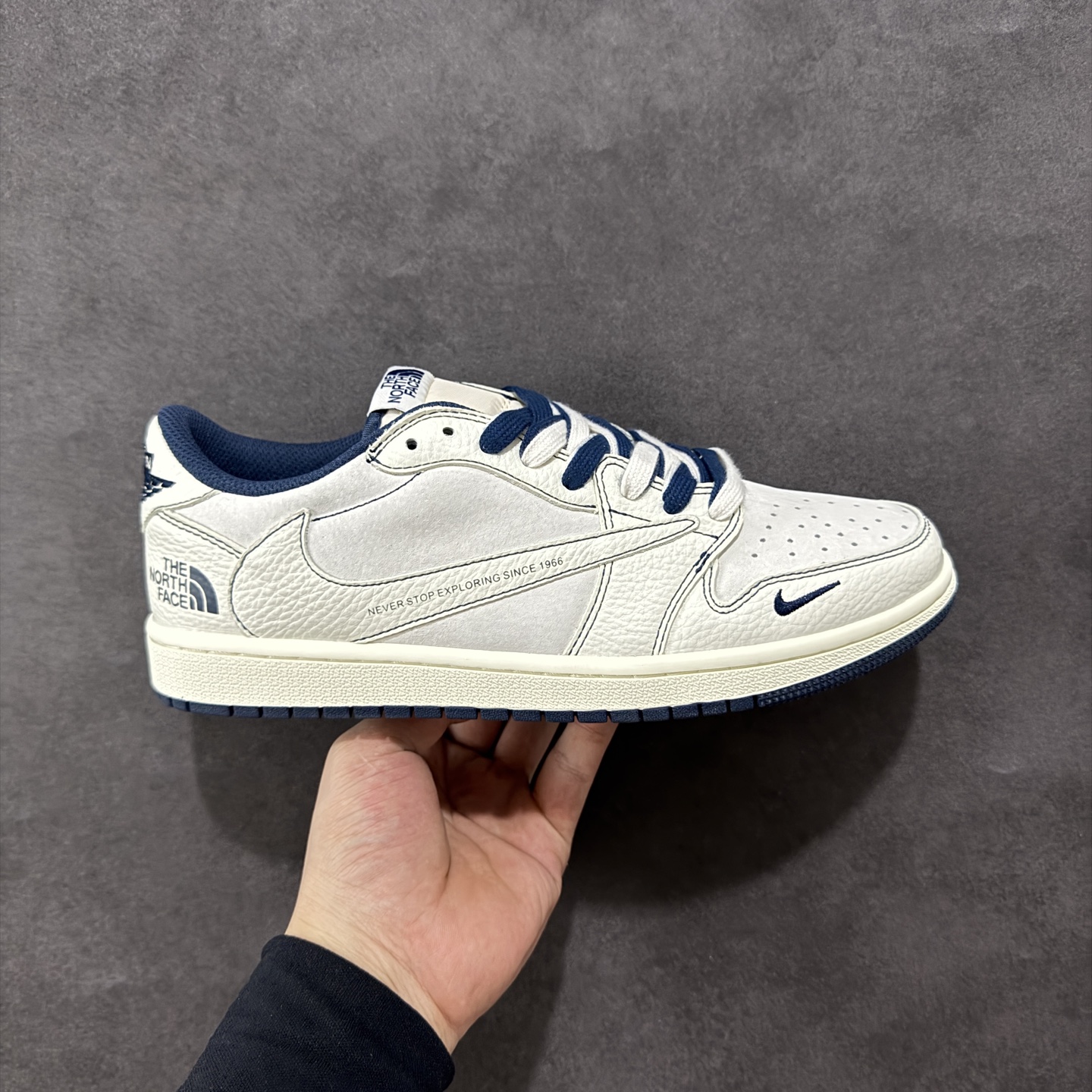 【定制版】Travis Scott x Fragment Design x Air Jordan 1 Low OG SP AJ1 北面联名 奶白灰蓝底 低帮文化休闲板鞋 XZ5749-001