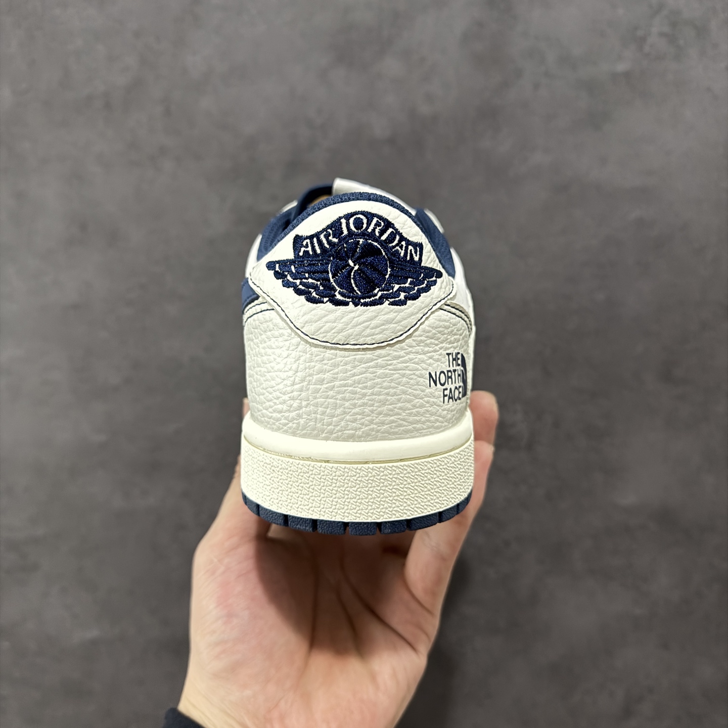 【定制版】Travis Scott x Fragment Design x Air Jordan 1 Low OG SP AJ1 北面联名 奶白灰蓝底 低帮文化休闲板鞋 XZ5749-001