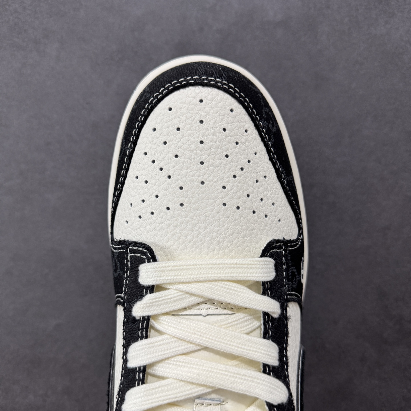 【定制版】Nike SB Dunk Low x GUCCI 黑白 XD1588-211