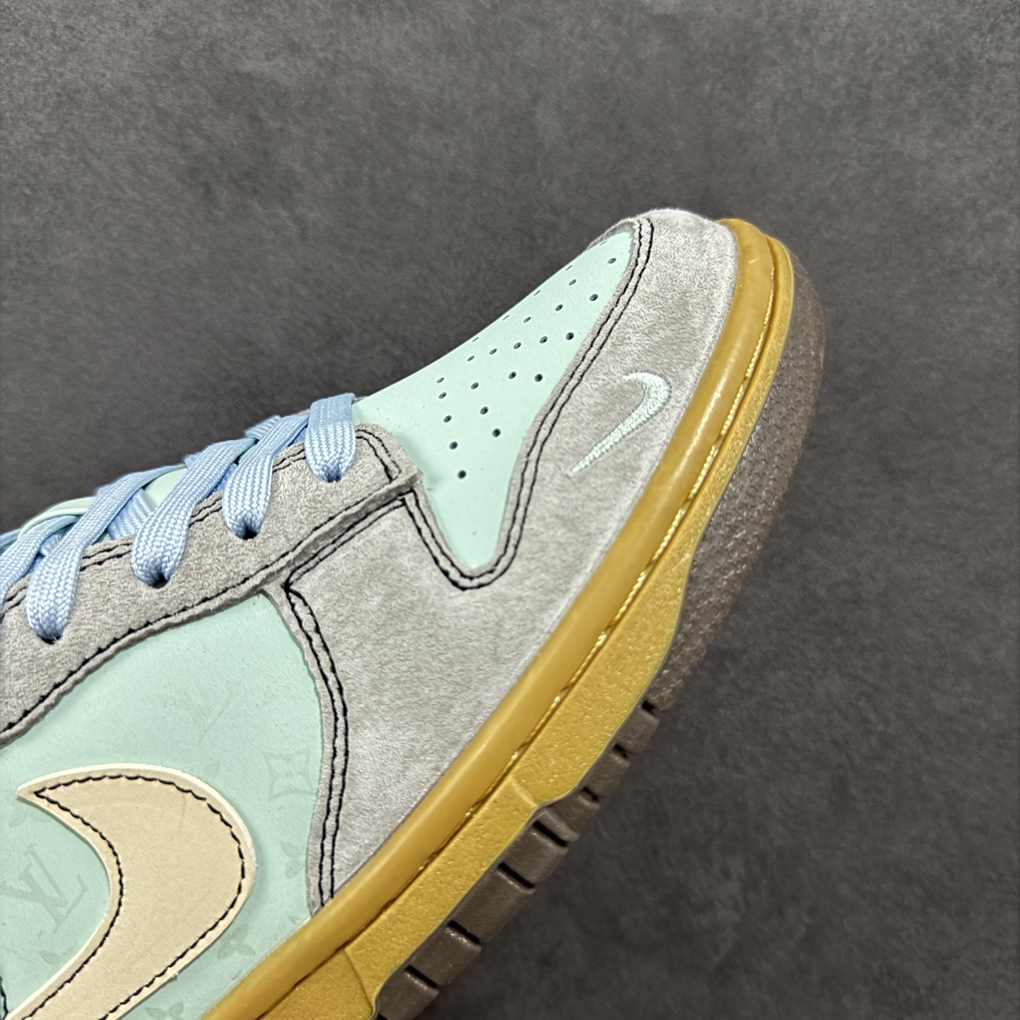 Nike SB Dunk Low LV三方联名---薄荷绿奶白钩 夜光效果 高端定制 低帮休闲板鞋 FX1588-309