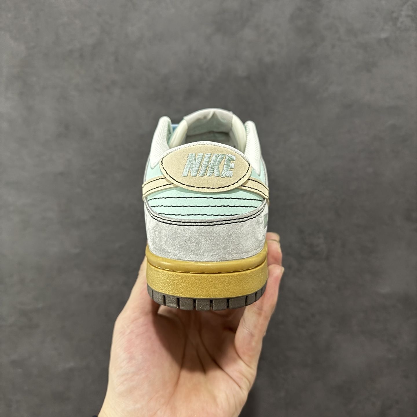 Nike SB Dunk Low LV三方联名---薄荷绿奶白钩 夜光效果 高端定制 低帮休闲板鞋 FX1588-309