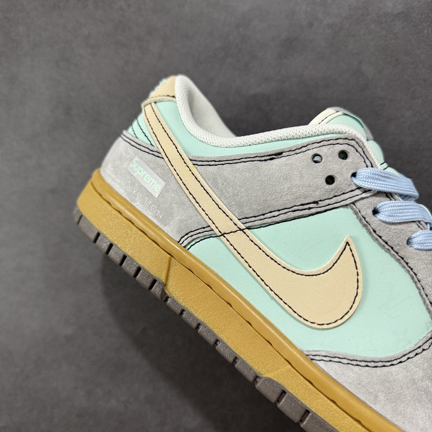 Nike SB Dunk Low LV三方联名---薄荷绿奶白钩 夜光效果 高端定制 低帮休闲板鞋 FX1588-309