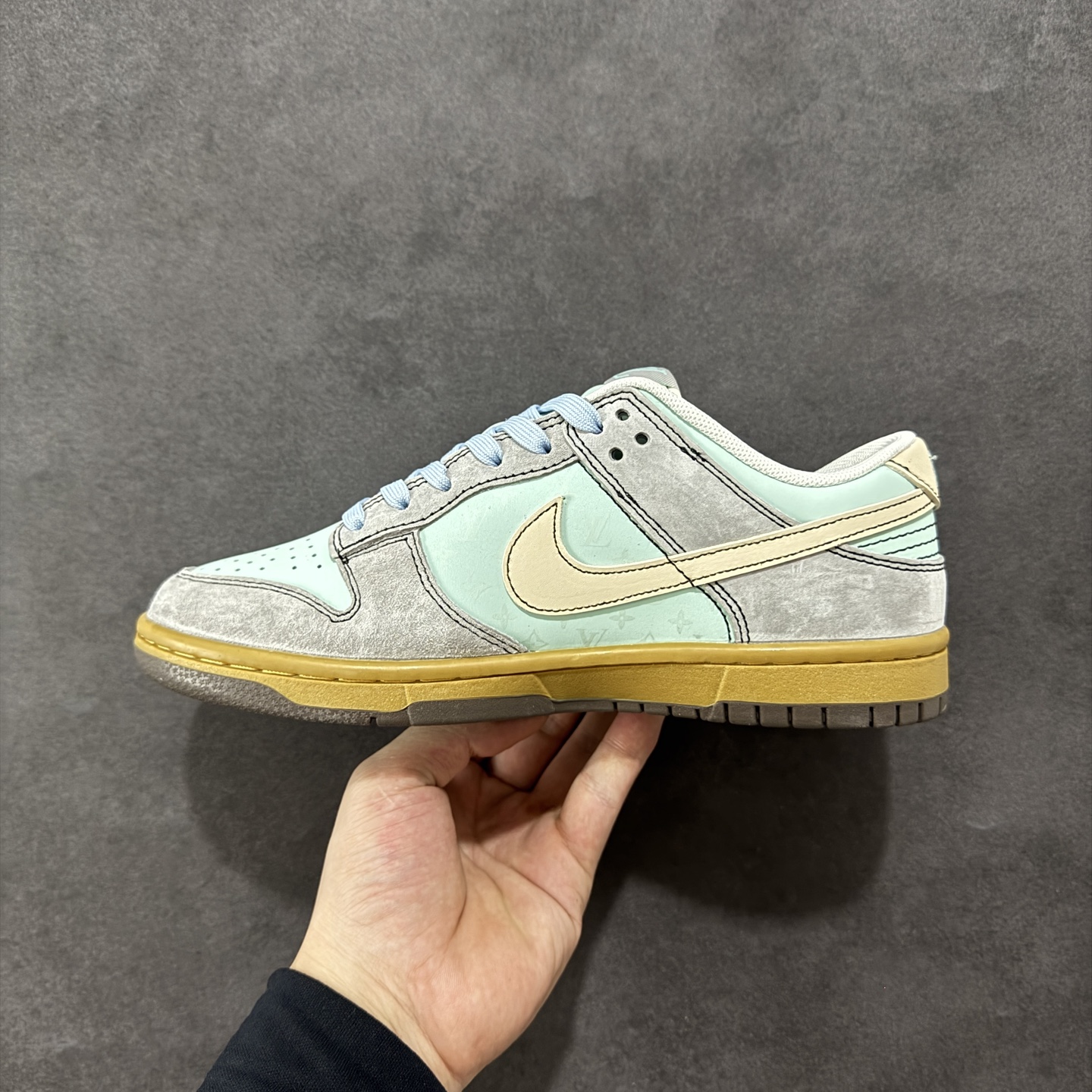 Nike SB Dunk Low LV三方联名---薄荷绿奶白钩 夜光效果 高端定制 低帮休闲板鞋 FX1588-309