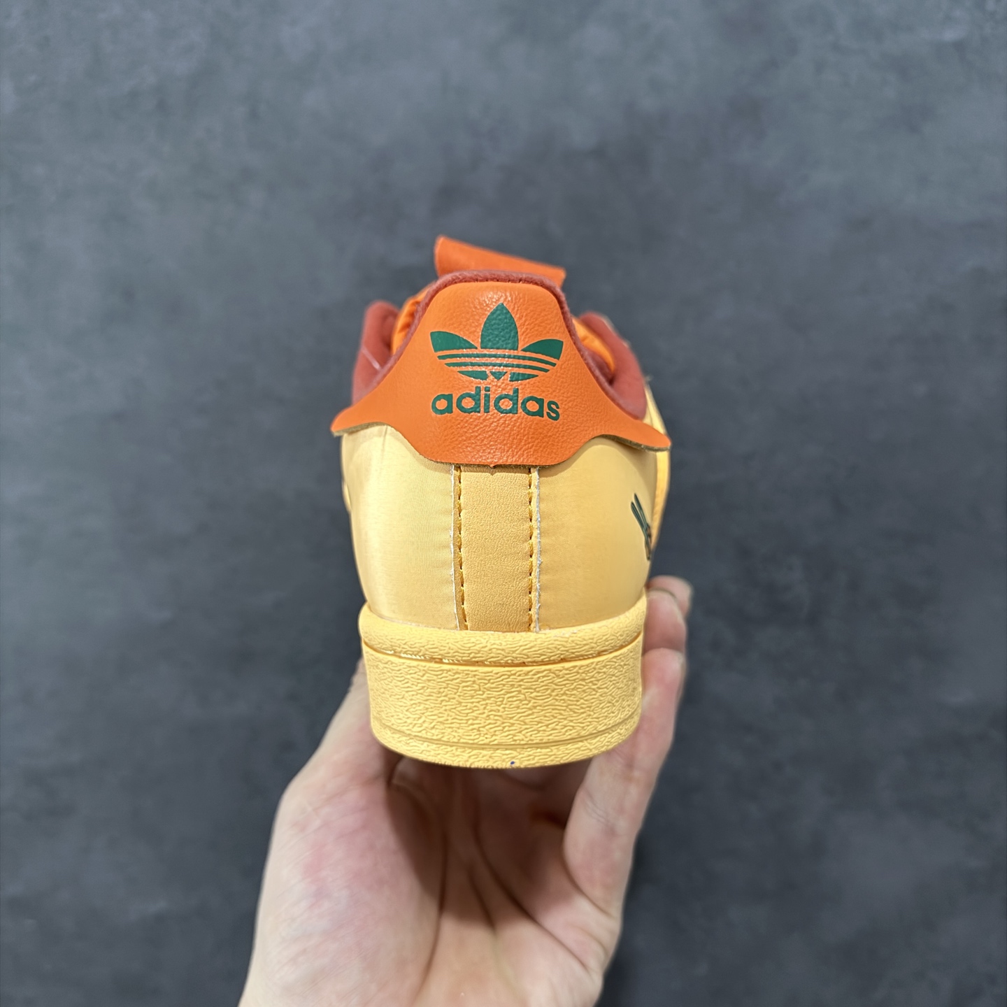 阿迪达斯Adidas Melting Sadness x Superstar 联名款 胡萝卜橙色 贝壳头经典百搭休闲运动板鞋 ID9475