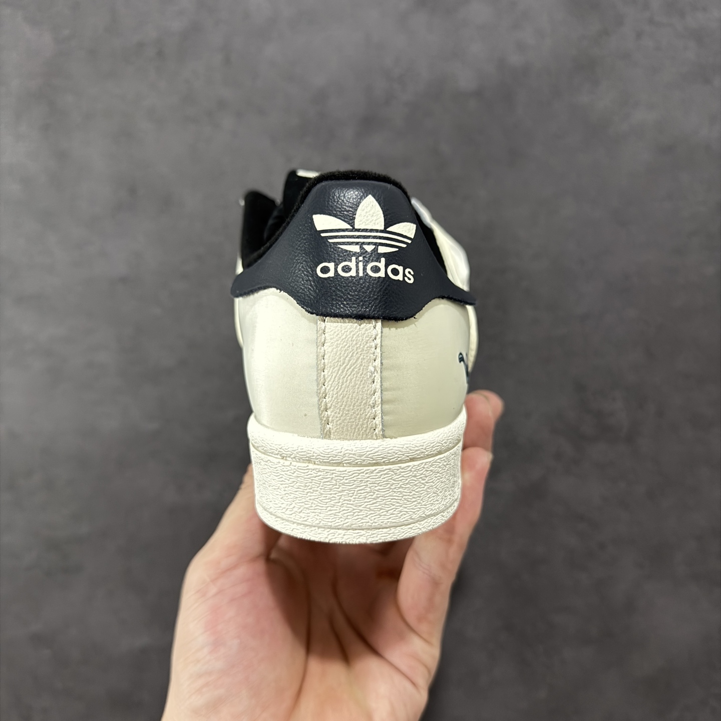 阿迪达斯Adidas Melting Sadness x Superstar 联名款 胡萝卜白黑 贝壳头经典百搭休闲运动板鞋 ID9475