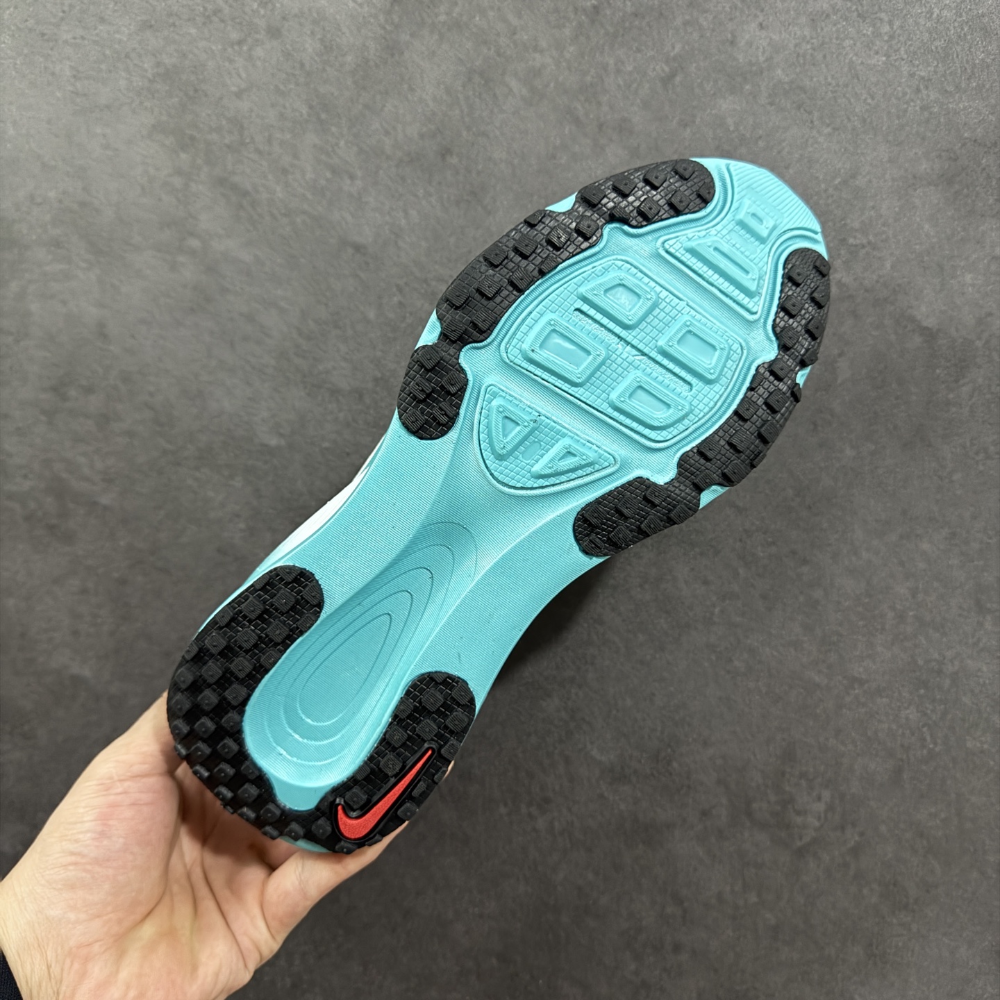  
【S1版】Nike Air Zoom Vomero 18 全新科技运动跑鞋 HM6803-103

