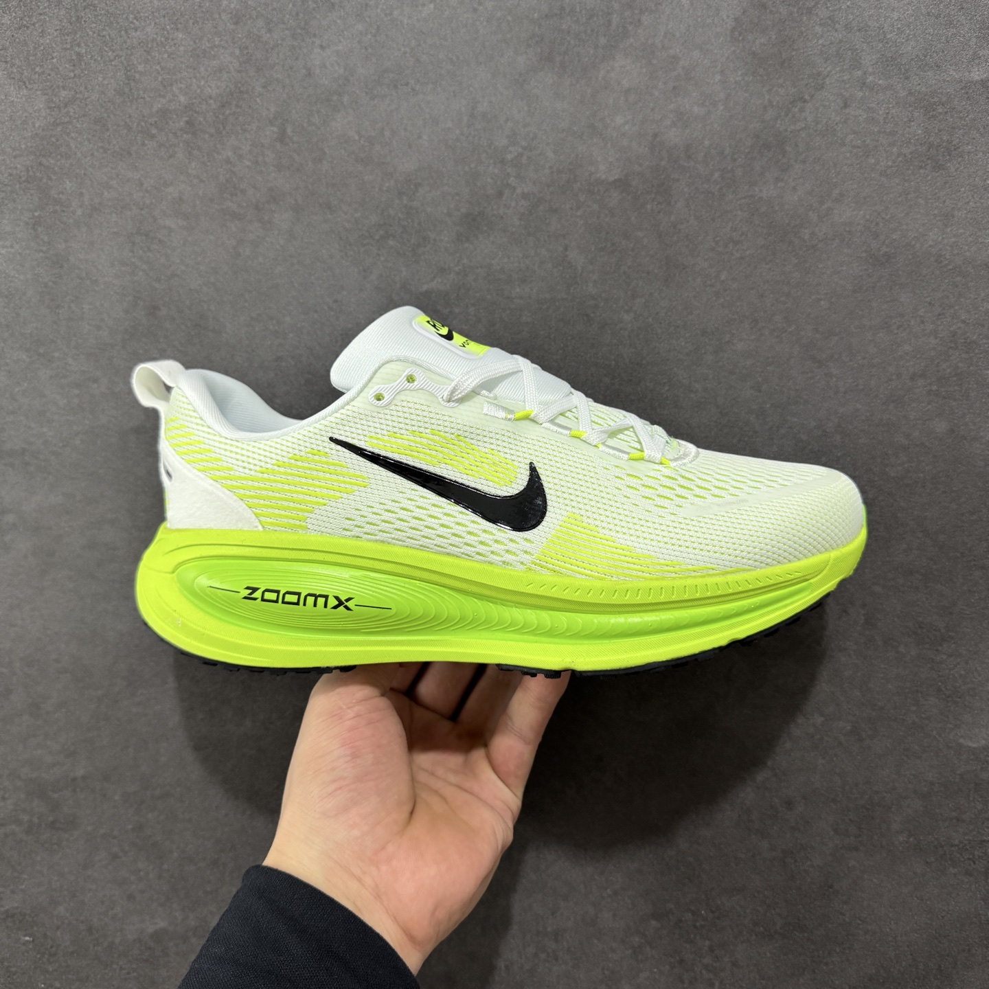  
【S1版】Nike Air Zoom Vomero 18 全新科技运动跑鞋 HM6803-100


