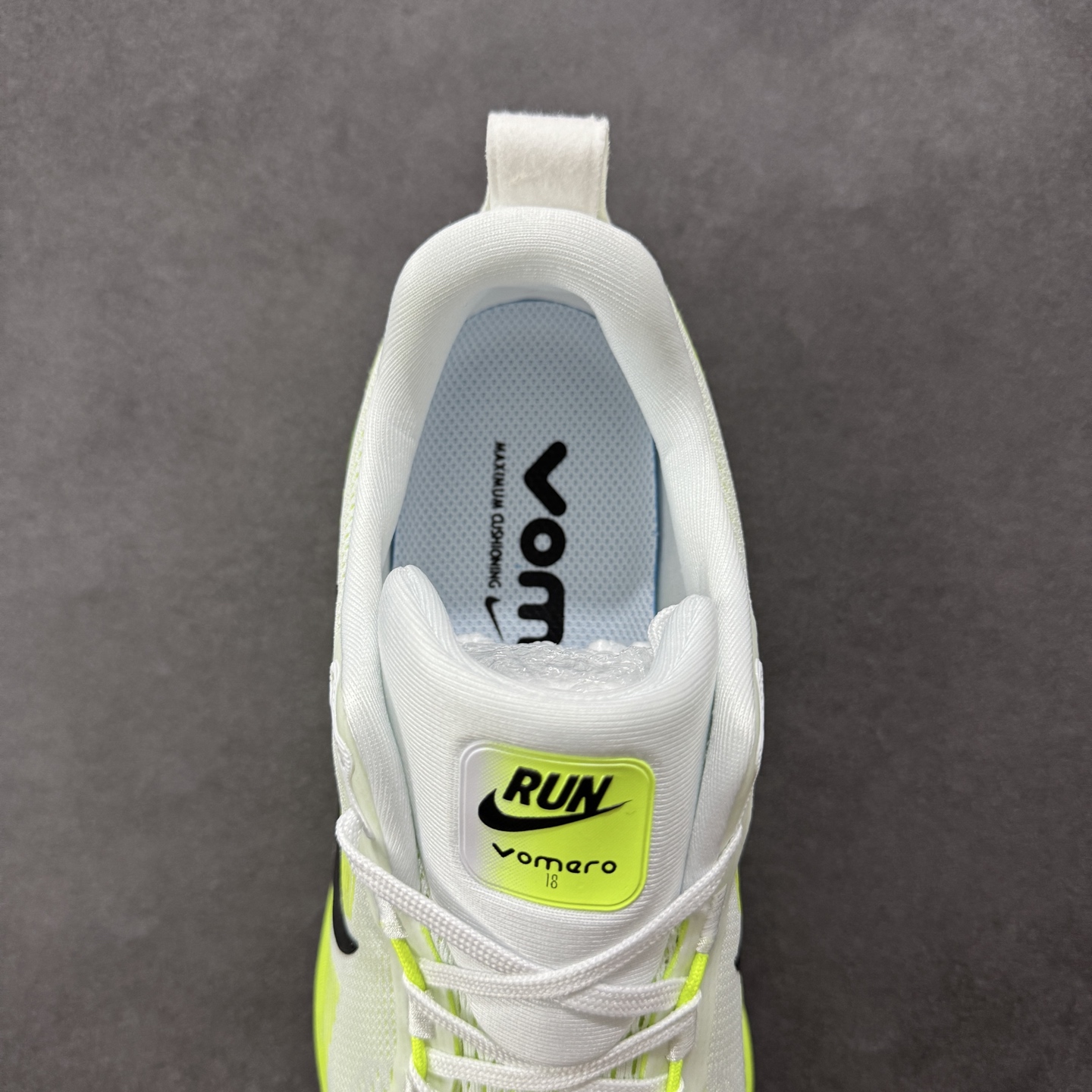  
【S1版】Nike Air Zoom Vomero 18 全新科技运动跑鞋 HM6803-100

