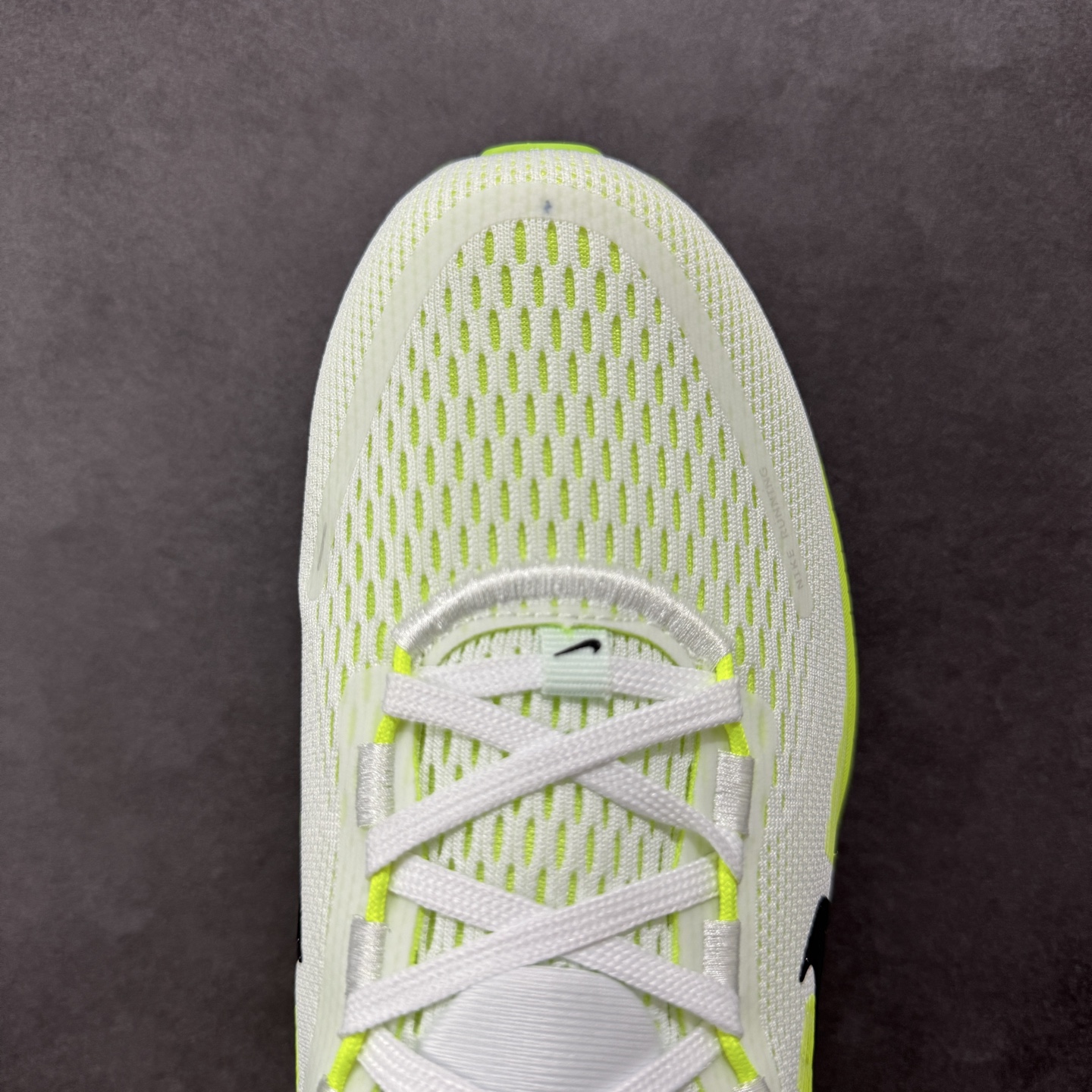  
【S1版】Nike Air Zoom Vomero 18 全新科技运动跑鞋 HM6803-100

