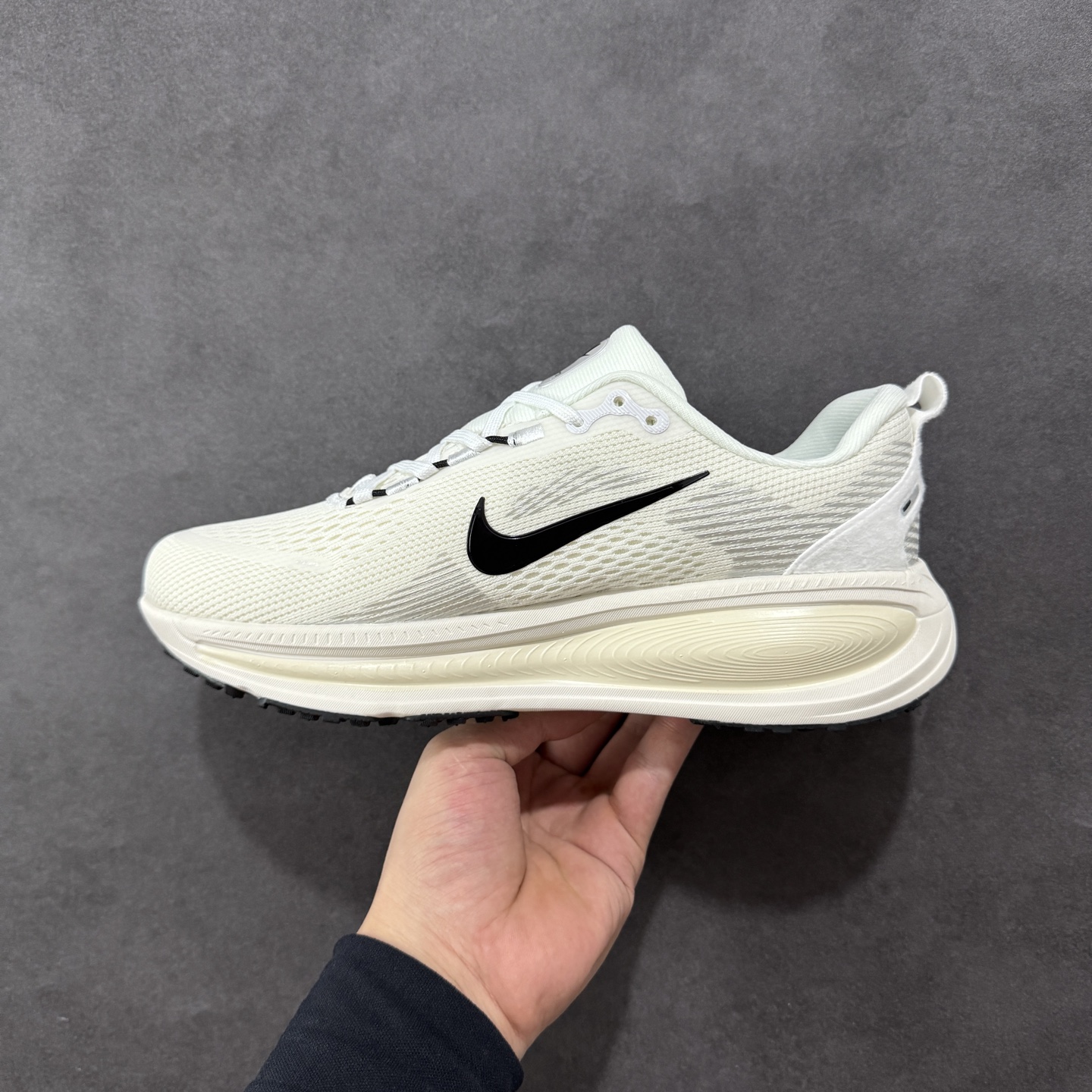  
【S1版】Nike Air Zoom Vomero 18 全新科技运动跑鞋 HM6803-101


