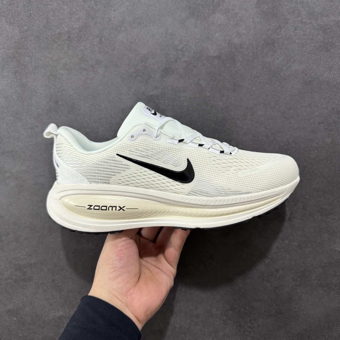  
【S1版】Nike Air Zoom Vomero 18 全新科技运动跑鞋 HM6803-101

