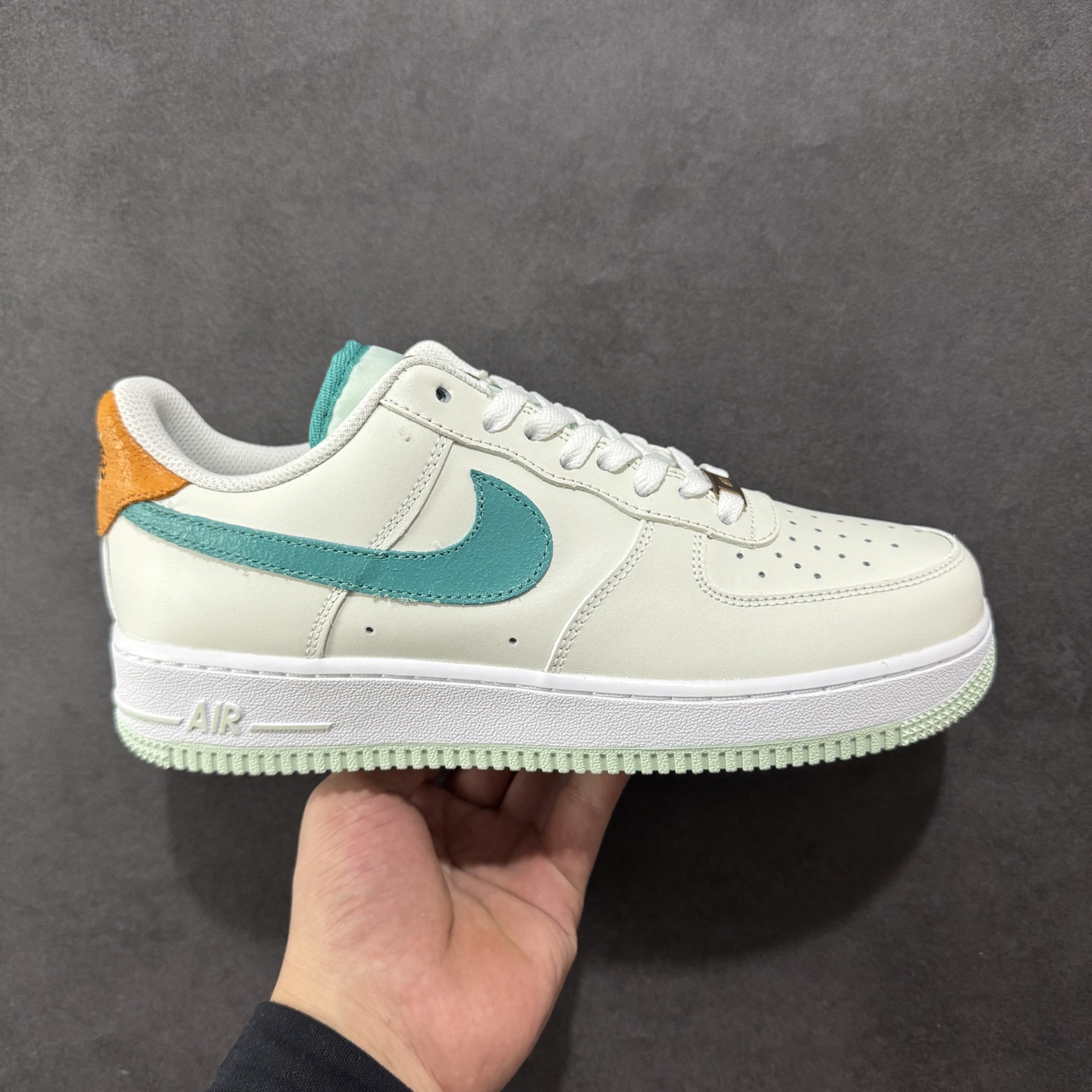 【福利版】Nike Air Force 1 Low 奥运米绿 空军一号低帮运动休闲板鞋 原楦头原纸板 打造纯正空军版型 专注外贸渠道 全掌内置蜂窝气垫 原盒配件 原厂中底钢印、拉帮完美 货号:HM3728-131 尺码:36 36.5 37.5 38 38.5 39 40 40.5 41 42 42.5 43 44 44.5 45-选品中心