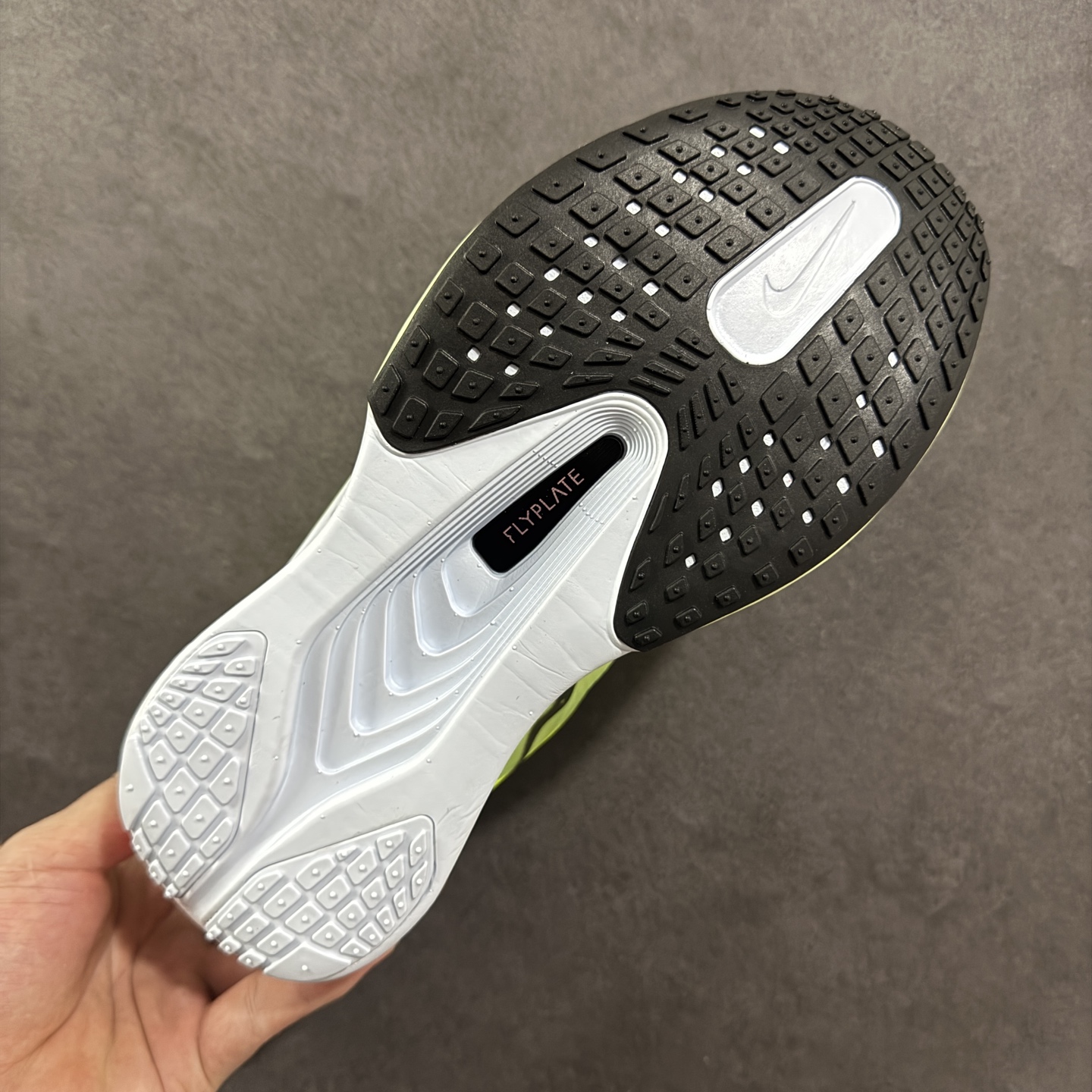 图片[9]-【公司级】NK ZoomX Invincible Run Flyknit 6 轻量跑鞋 飞织低帮休闲运动慢跑鞋 厚底增高 老爹鞋 此鞋专为短跑运动员而生 是为 5 至 10 公里距离的赛事和训练打造 整体设计采用流线型的轻质工程网眼材质构成鞋面 并与其他 Running 旗舰鞋款同样搭载全脚掌 ZoomX 缓冲中底 搭配 Pebax 物料与橡胶外底 ZoomX StreakFly 首发配色以Prototype呈现 其灵感是来自开发期间的磨损测试 透过编号的标记与内侧的预期跑步距离突出研发过程 货号： HJ3455-701 尺码：36 36.5 37.5 38 38.5 39 40 40.5 41 42 42.5 43 44 45-选品中心
