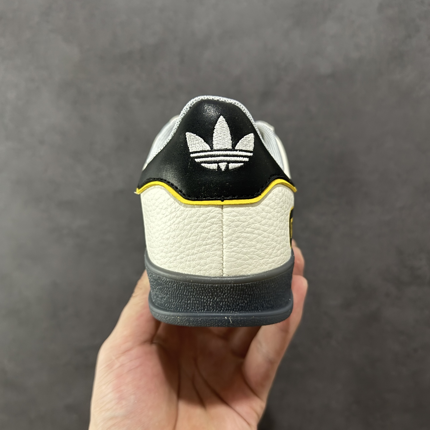 图片[4]-【定制版】AD Originals Gazelle INdoor x 小米联名 三叶草休闲防滑耐磨低帮板鞋 鞋头出色设计 塑就出众贴合感 稳固的后跟贴合足部曲线设计 软弹舒适 不易磨脚 橡胶鞋底配合防滑纹路设计 平稳抓地 货号：DM1234 013 尺码：36 36.5 37.5 38 38.5 39.5 40 40.5 41.5 42 42.5 43 44 45-选品中心