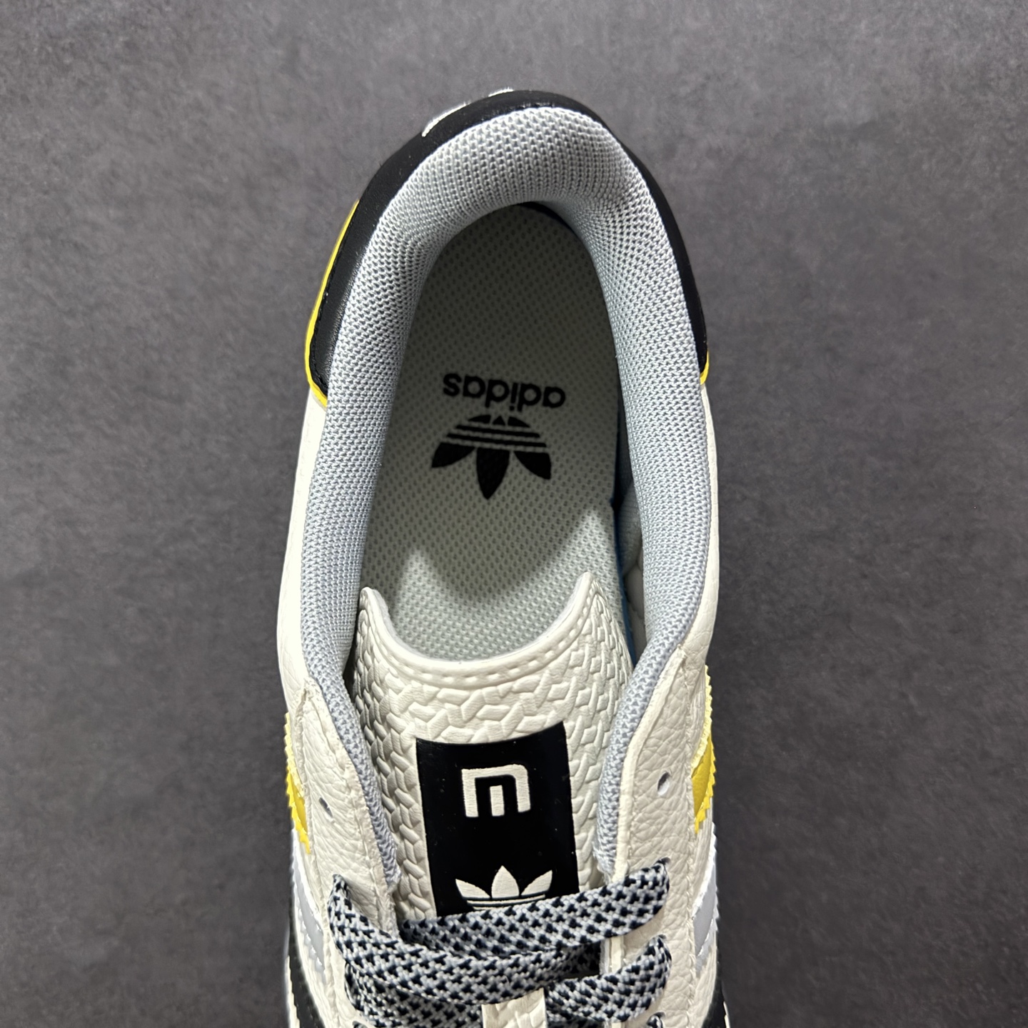 图片[7]-【定制版】AD Originals Gazelle INdoor x 小米联名 三叶草休闲防滑耐磨低帮板鞋 鞋头出色设计 塑就出众贴合感 稳固的后跟贴合足部曲线设计 软弹舒适 不易磨脚 橡胶鞋底配合防滑纹路设计 平稳抓地 货号：DM1234 013 尺码：36 36.5 37.5 38 38.5 39.5 40 40.5 41.5 42 42.5 43 44 45-选品中心