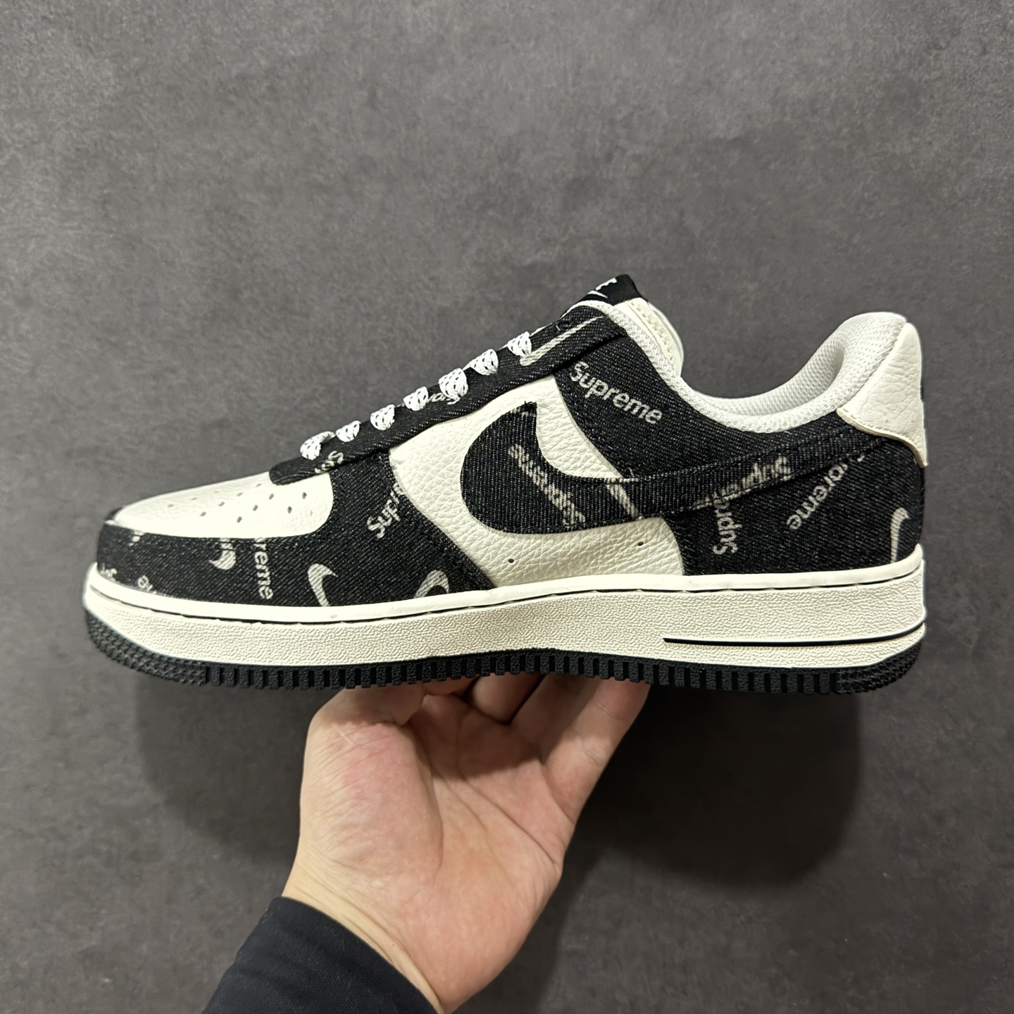 图片[2]-【定制版】Nike Air Force 1\’07 Low Sup联名 黑牛仔小白勾 空军一号低帮休闲板鞋  #原楦头原纸板 原装鞋盒 定制五金配件 内置全掌气垫 原厂鞋底   货号：LW9279-010 尺码：36 36.5 37.5 38 38.5 39 40 40.5 41 42 42.5 43 44 44.5 45-选品中心