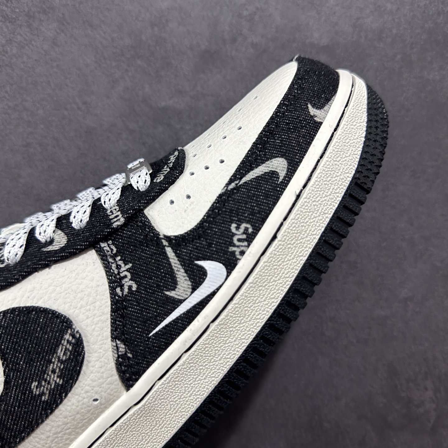 图片[5]-【定制版】Nike Air Force 1\’07 Low Sup联名 黑牛仔小白勾 空军一号低帮休闲板鞋  #原楦头原纸板 原装鞋盒 定制五金配件 内置全掌气垫 原厂鞋底   货号：LW9279-010 尺码：36 36.5 37.5 38 38.5 39 40 40.5 41 42 42.5 43 44 44.5 45-选品中心