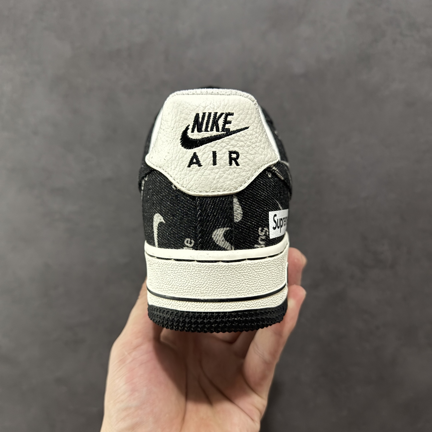 图片[4]-【定制版】Nike Air Force 1\’07 Low Sup联名 黑牛仔小白勾 空军一号低帮休闲板鞋  #原楦头原纸板 原装鞋盒 定制五金配件 内置全掌气垫 原厂鞋底   货号：LW9279-010 尺码：36 36.5 37.5 38 38.5 39 40 40.5 41 42 42.5 43 44 44.5 45-选品中心
