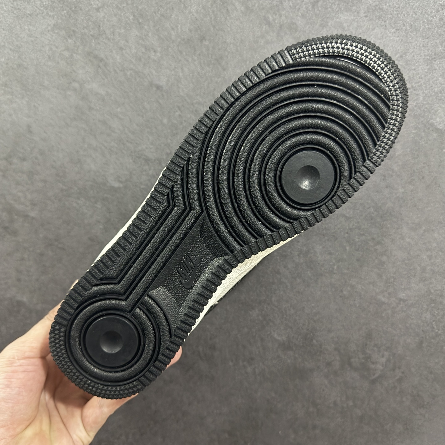 图片[9]-【定制版】Nike Air Force 1\’07 Low Sup联名 黑牛仔小白勾 空军一号低帮休闲板鞋  #原楦头原纸板 原装鞋盒 定制五金配件 内置全掌气垫 原厂鞋底   货号：LW9279-010 尺码：36 36.5 37.5 38 38.5 39 40 40.5 41 42 42.5 43 44 44.5 45-选品中心