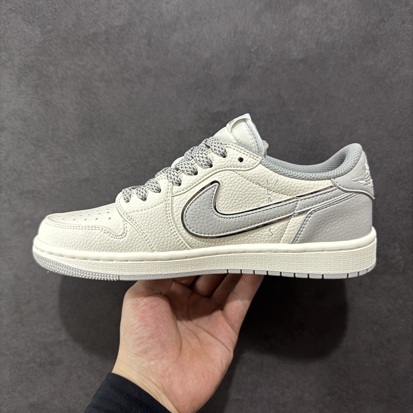图片[2]-【定制版】Air Jordan 1 Low AJ1 乔一联名 高端定制 低帮复古休闲板鞋 货号：ST5696-262 定制鞋盒 大厂纯原品质出货 超高清洁度 皮料切割干净无任何毛边 细节完美 尺码：36 36.5 37.5 38 38.5 39 40 40.5 41 42 42.5 43 44 44.5 45-选品中心