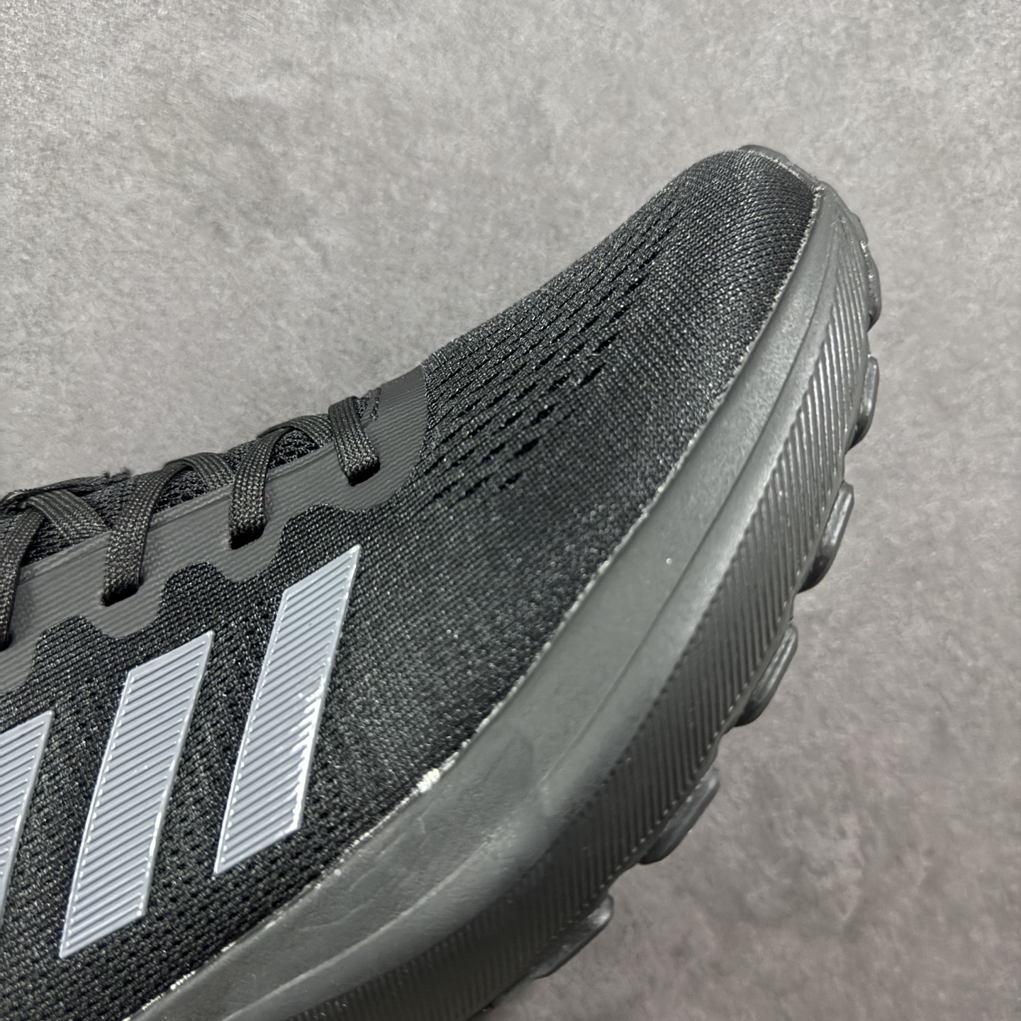 图片[5]-【公司级】AD Supernova Rise 阿迪全新休闲轻跑鞋 款鞋采用了Dreamstrike+ 中底 将缓冲材质与柔软的织物相结合 以最大限度地减少刺激性摩擦和慢跑后水泡的可能性 在美学方面 Supernova Rise 从自然和生物中汲取灵感 如深色底色和半绿色细节 货号：D68962 尺码：40-45-选品中心