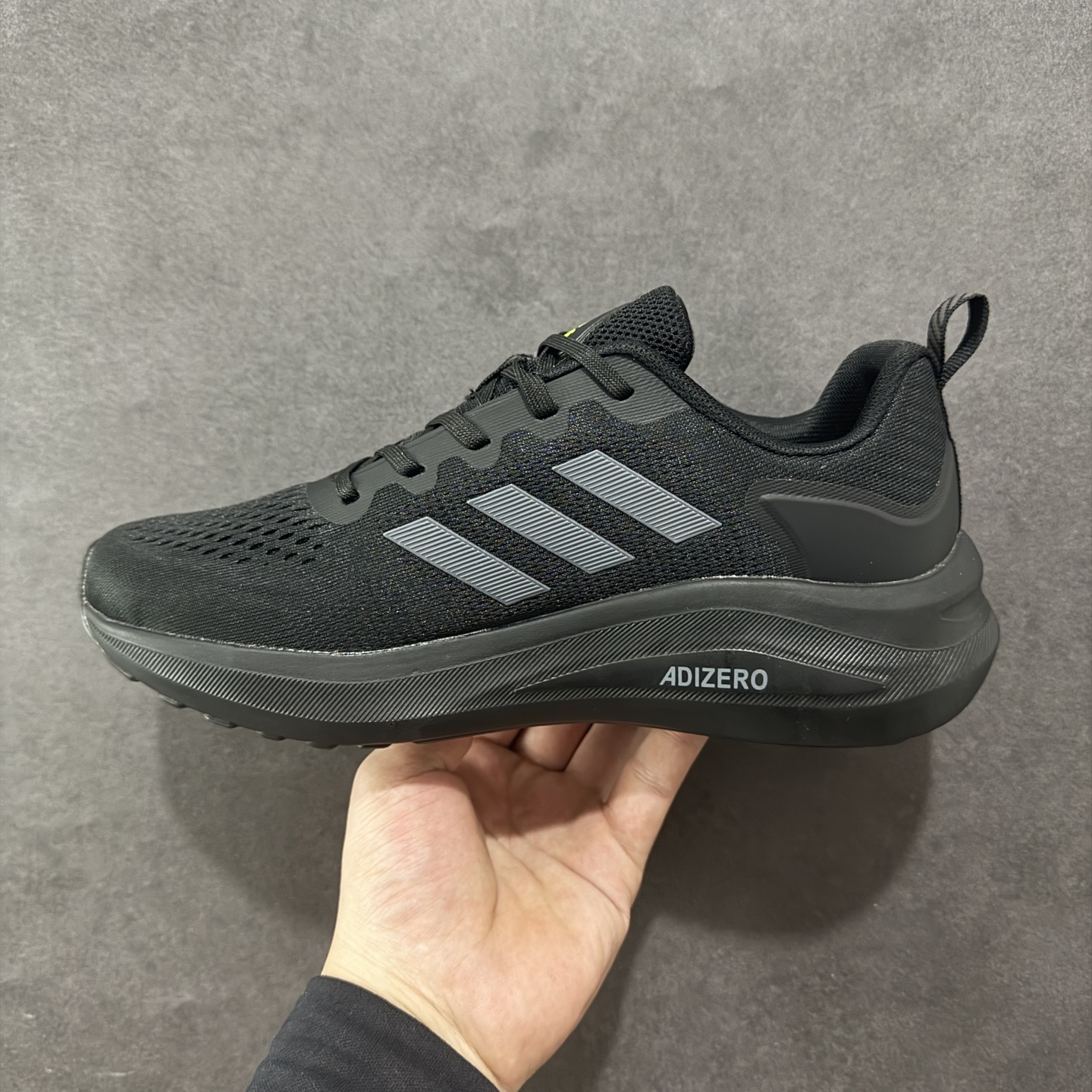 图片[2]-【公司级】AD Supernova Rise 阿迪全新休闲轻跑鞋 款鞋采用了Dreamstrike+ 中底 将缓冲材质与柔软的织物相结合 以最大限度地减少刺激性摩擦和慢跑后水泡的可能性 在美学方面 Supernova Rise 从自然和生物中汲取灵感 如深色底色和半绿色细节 货号：D68962 尺码：40-45-选品中心