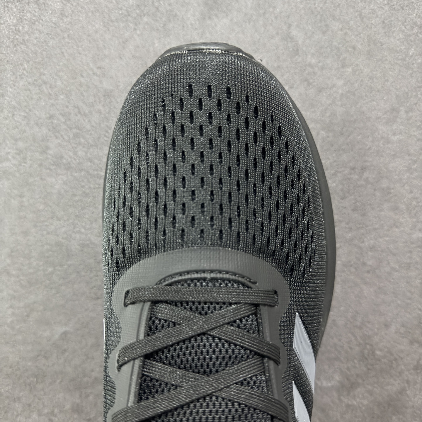 图片[8]-【公司级】AD Supernova Rise 阿迪全新休闲轻跑鞋 款鞋采用了Dreamstrike+ 中底 将缓冲材质与柔软的织物相结合 以最大限度地减少刺激性摩擦和慢跑后水泡的可能性 在美学方面 Supernova Rise 从自然和生物中汲取灵感 如深色底色和半绿色细节 货号：D68962 尺码：40-45-选品中心