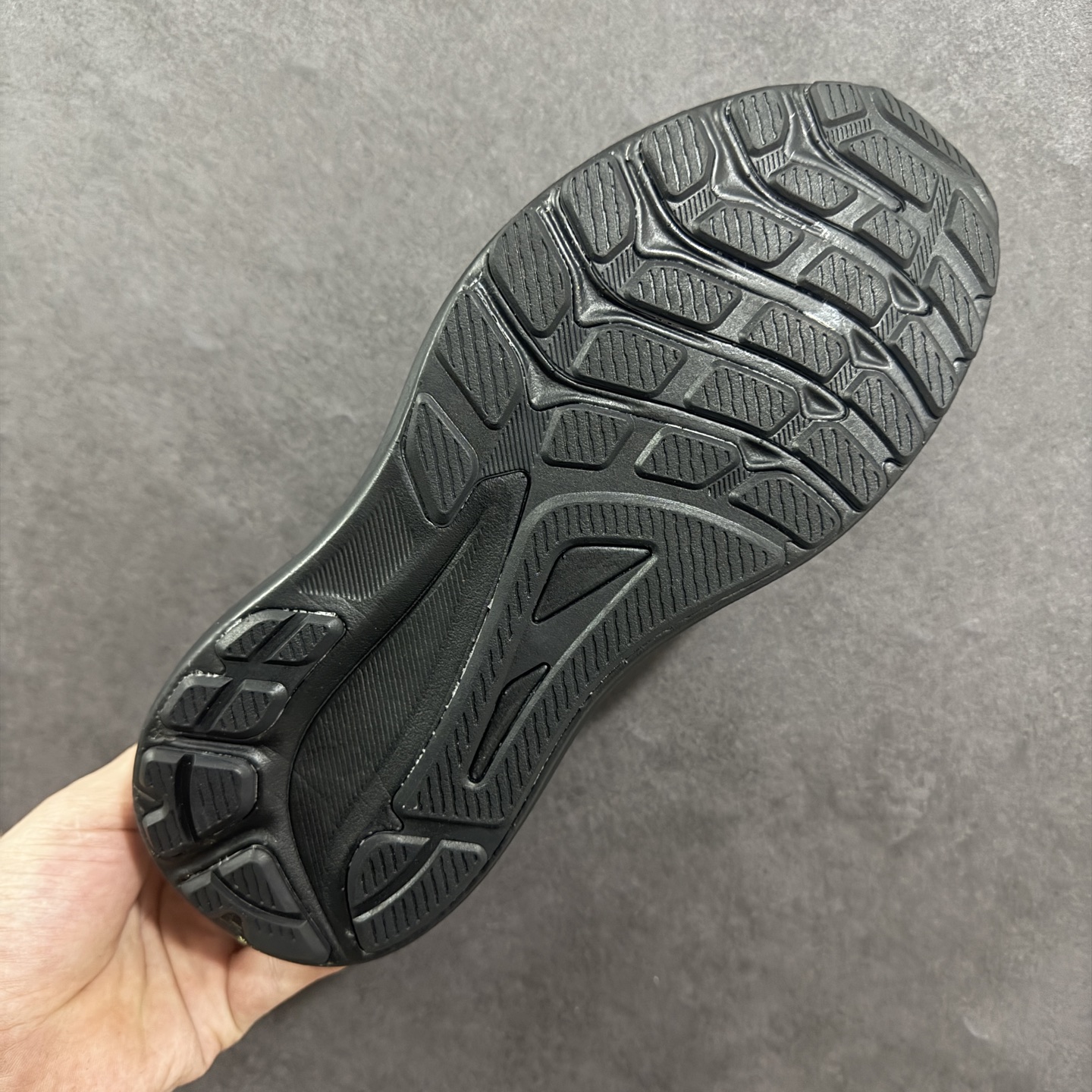 图片[9]-【公司级】AD Supernova Rise 阿迪全新休闲轻跑鞋 款鞋采用了Dreamstrike+ 中底 将缓冲材质与柔软的织物相结合 以最大限度地减少刺激性摩擦和慢跑后水泡的可能性 在美学方面 Supernova Rise 从自然和生物中汲取灵感 如深色底色和半绿色细节 货号：D68962 尺码：40-45-选品中心