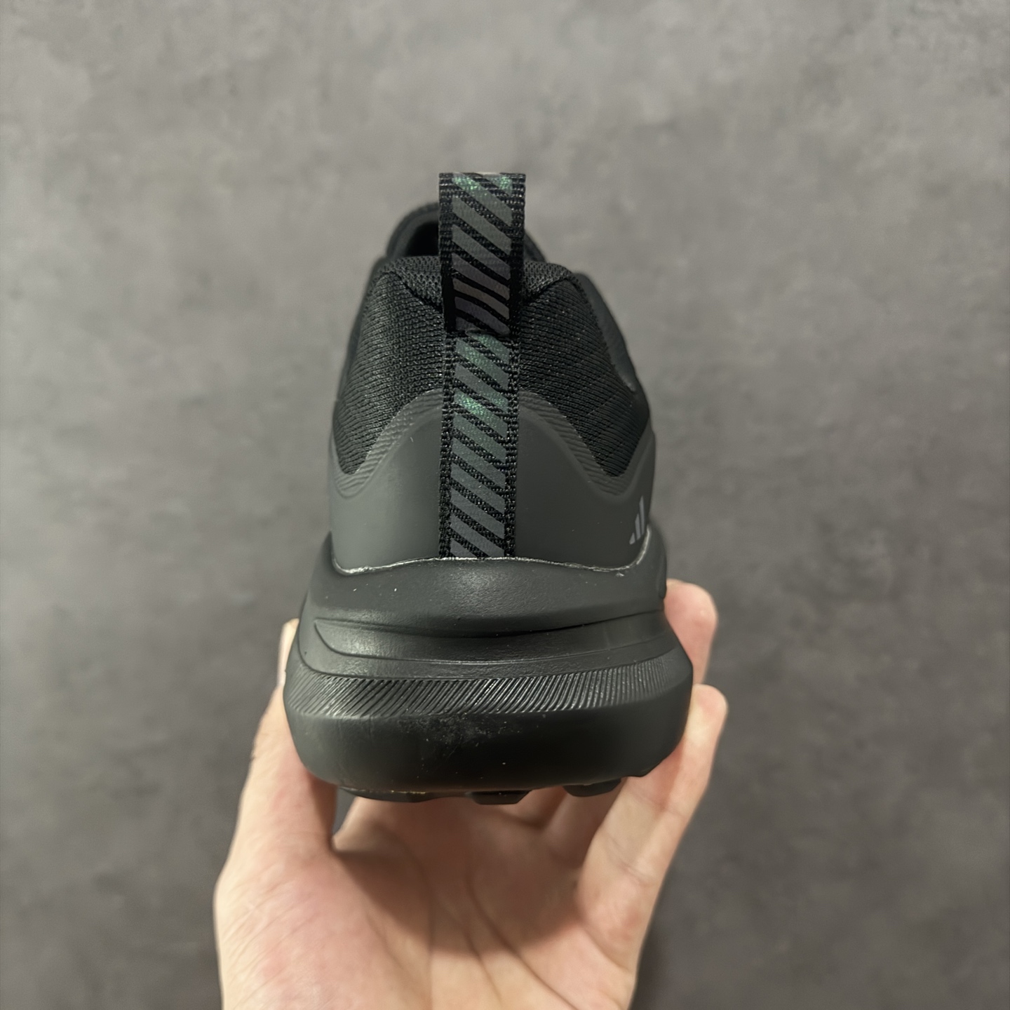 图片[4]-【公司级】AD Supernova Rise 阿迪全新休闲轻跑鞋 款鞋采用了Dreamstrike+ 中底 将缓冲材质与柔软的织物相结合 以最大限度地减少刺激性摩擦和慢跑后水泡的可能性 在美学方面 Supernova Rise 从自然和生物中汲取灵感 如深色底色和半绿色细节 货号：D68962 尺码：40-45-选品中心