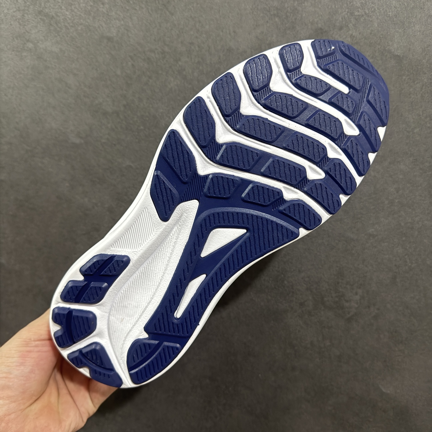 图片[9]-【公司级】AD Supernova Rise 阿迪全新休闲轻跑鞋 款鞋采用了Dreamstrike+ 中底 将缓冲材质与柔软的织物相结合 以最大限度地减少刺激性摩擦和慢跑后水泡的可能性 在美学方面 Supernova Rise 从自然和生物中汲取灵感 如深色底色和半绿色细节 货号：D68966 尺码：40-45-选品中心