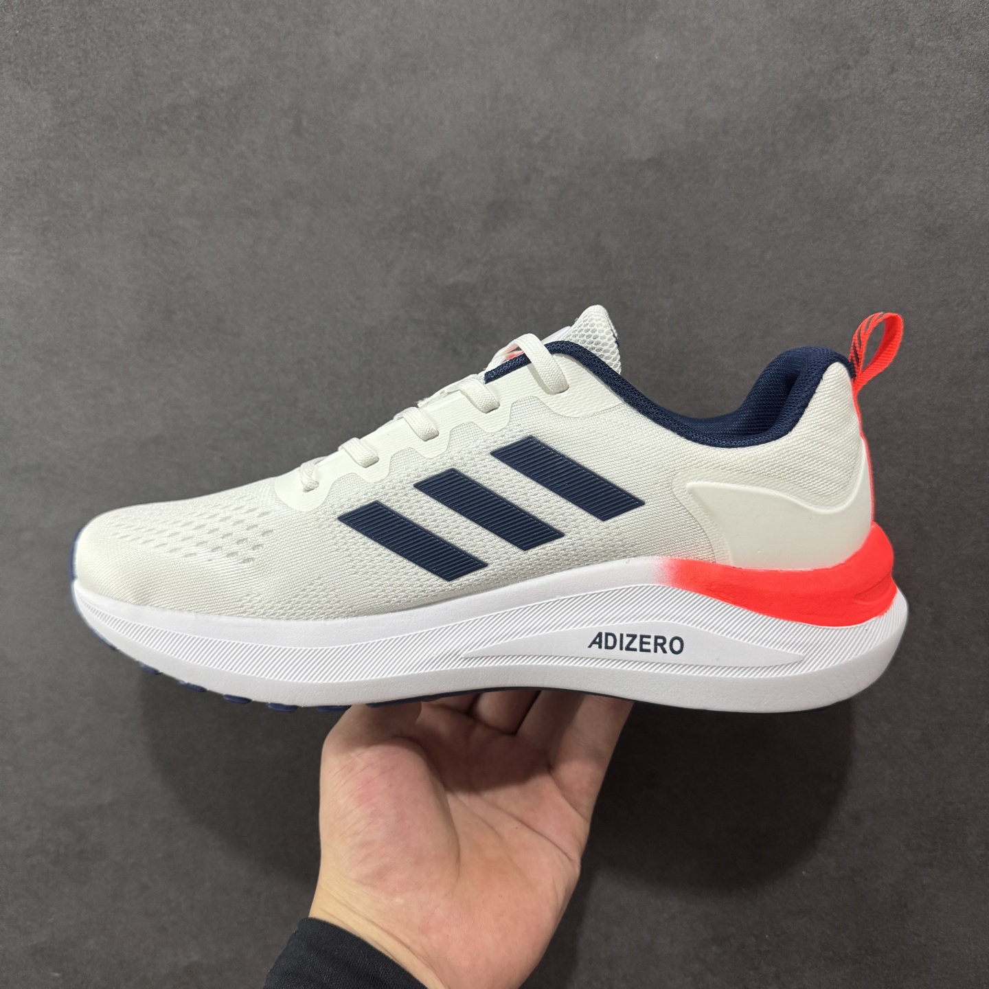 图片[2]-【公司级】AD Supernova Rise 阿迪全新休闲轻跑鞋 款鞋采用了Dreamstrike+ 中底 将缓冲材质与柔软的织物相结合 以最大限度地减少刺激性摩擦和慢跑后水泡的可能性 在美学方面 Supernova Rise 从自然和生物中汲取灵感 如深色底色和半绿色细节 货号：D68966 尺码：40-45-选品中心