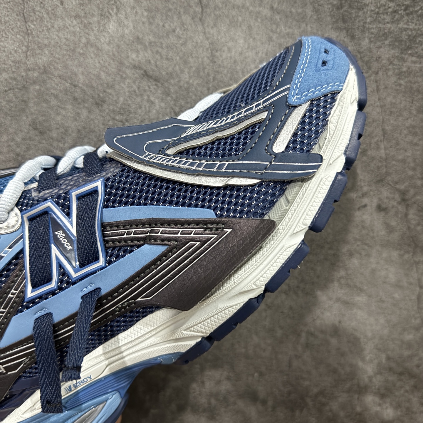 图片[6]-【GS纯原】新百伦 New Balance M1906系列 复古运动鞋单品宝藏老爹鞋 U1906AB 高端品质 正确六层组合底 市场唯一防伪蓝光跳码鞋标💪🏻 作为NB最经典的档案鞋型之一，与2002一样，1906有着NB最成熟的技术加持和复古款式，而本次推出的版本参照2002r的定位，相信会在性价两端做出权衡。单从造型上来看，依旧是vibe风格，味道很正，细节也很酷，这双1906r无疑必能打入复古跑鞋爱好者的年度鞋款名录。 尺码：36-45半-选品中心