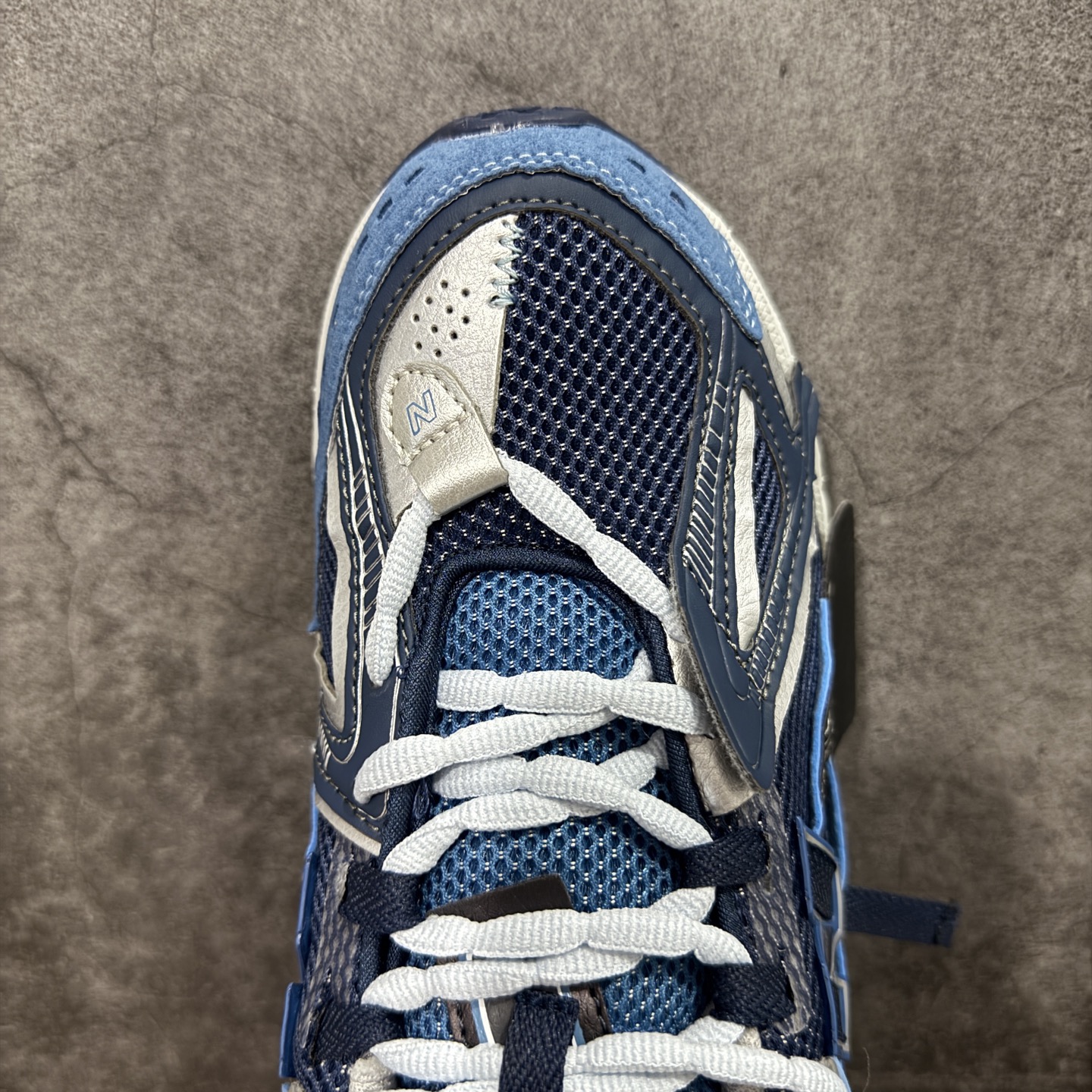 图片[5]-【GS纯原】新百伦 New Balance M1906系列 复古运动鞋单品宝藏老爹鞋 U1906AB 高端品质 正确六层组合底 市场唯一防伪蓝光跳码鞋标💪🏻 作为NB最经典的档案鞋型之一，与2002一样，1906有着NB最成熟的技术加持和复古款式，而本次推出的版本参照2002r的定位，相信会在性价两端做出权衡。单从造型上来看，依旧是vibe风格，味道很正，细节也很酷，这双1906r无疑必能打入复古跑鞋爱好者的年度鞋款名录。 尺码：36-45半-选品中心