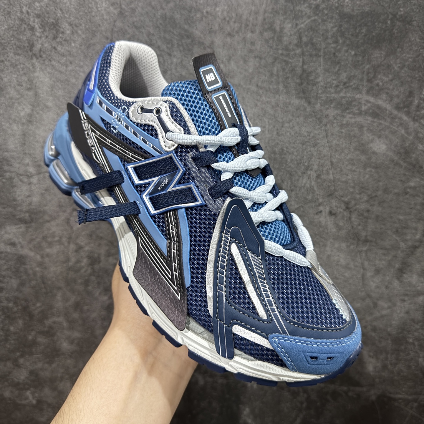 图片[3]-【GS纯原】新百伦 New Balance M1906系列 复古运动鞋单品宝藏老爹鞋 U1906AB 高端品质 正确六层组合底 市场唯一防伪蓝光跳码鞋标💪🏻 作为NB最经典的档案鞋型之一，与2002一样，1906有着NB最成熟的技术加持和复古款式，而本次推出的版本参照2002r的定位，相信会在性价两端做出权衡。单从造型上来看，依旧是vibe风格，味道很正，细节也很酷，这双1906r无疑必能打入复古跑鞋爱好者的年度鞋款名录。 尺码：36-45半-选品中心