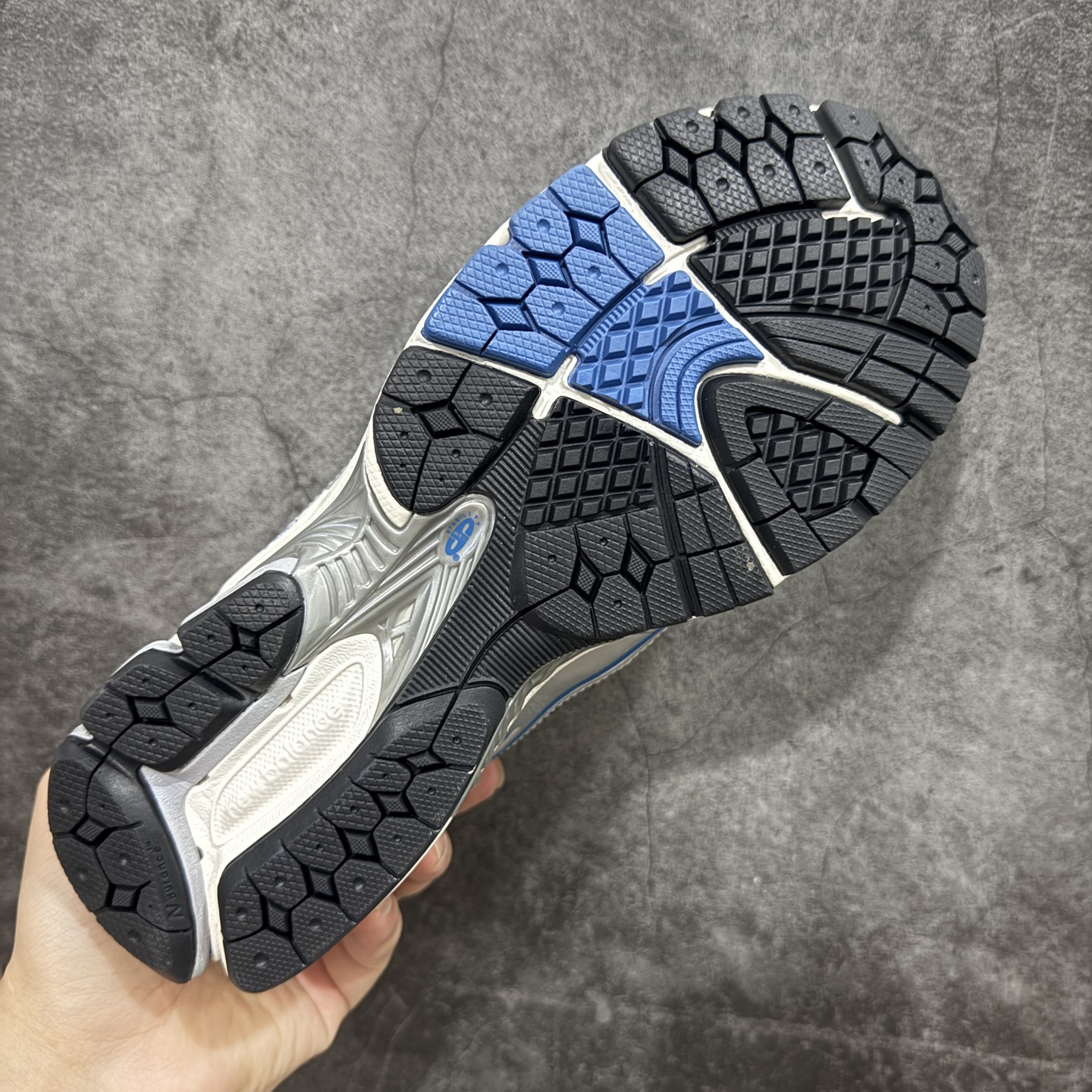 图片[9]-【GS纯原】新百伦 New Balance M1906系列 复古运动鞋单品宝藏老爹鞋 M1906REB 高端品质 正确六层组合底 市场唯一防伪蓝光跳码鞋标💪🏻 作为NB最经典的档案鞋型之一，与2002一样，1906有着NB最成熟的技术加持和复古款式，而本次推出的版本参照2002r的定位，相信会在性价两端做出权衡。单从造型上来看，依旧是vibe风格，味道很正，细节也很酷，这双1906r无疑必能打入复古跑鞋爱好者的年度鞋款名录。 尺码：36-45半-选品中心