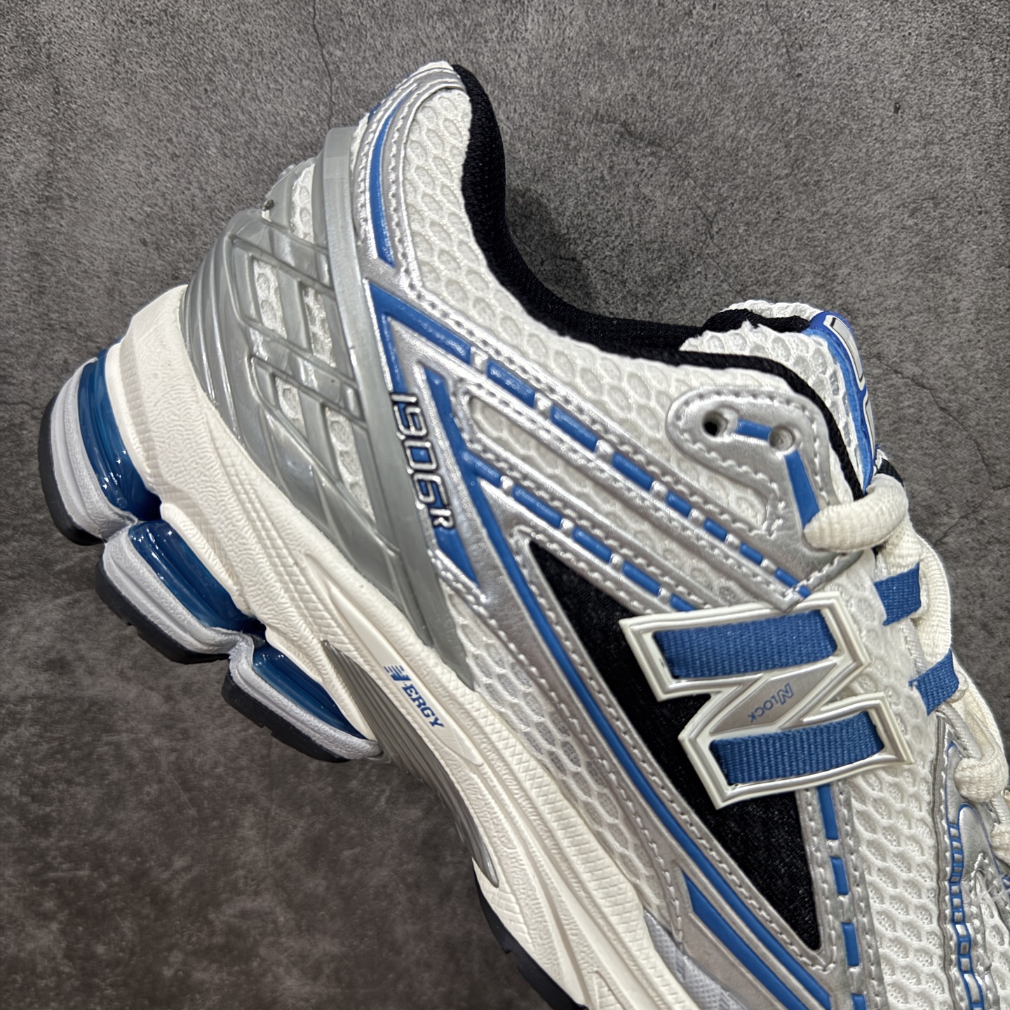 图片[7]-【GS纯原】新百伦 New Balance M1906系列 复古运动鞋单品宝藏老爹鞋 M1906REB 高端品质 正确六层组合底 市场唯一防伪蓝光跳码鞋标💪🏻 作为NB最经典的档案鞋型之一，与2002一样，1906有着NB最成熟的技术加持和复古款式，而本次推出的版本参照2002r的定位，相信会在性价两端做出权衡。单从造型上来看，依旧是vibe风格，味道很正，细节也很酷，这双1906r无疑必能打入复古跑鞋爱好者的年度鞋款名录。 尺码：36-45半-选品中心