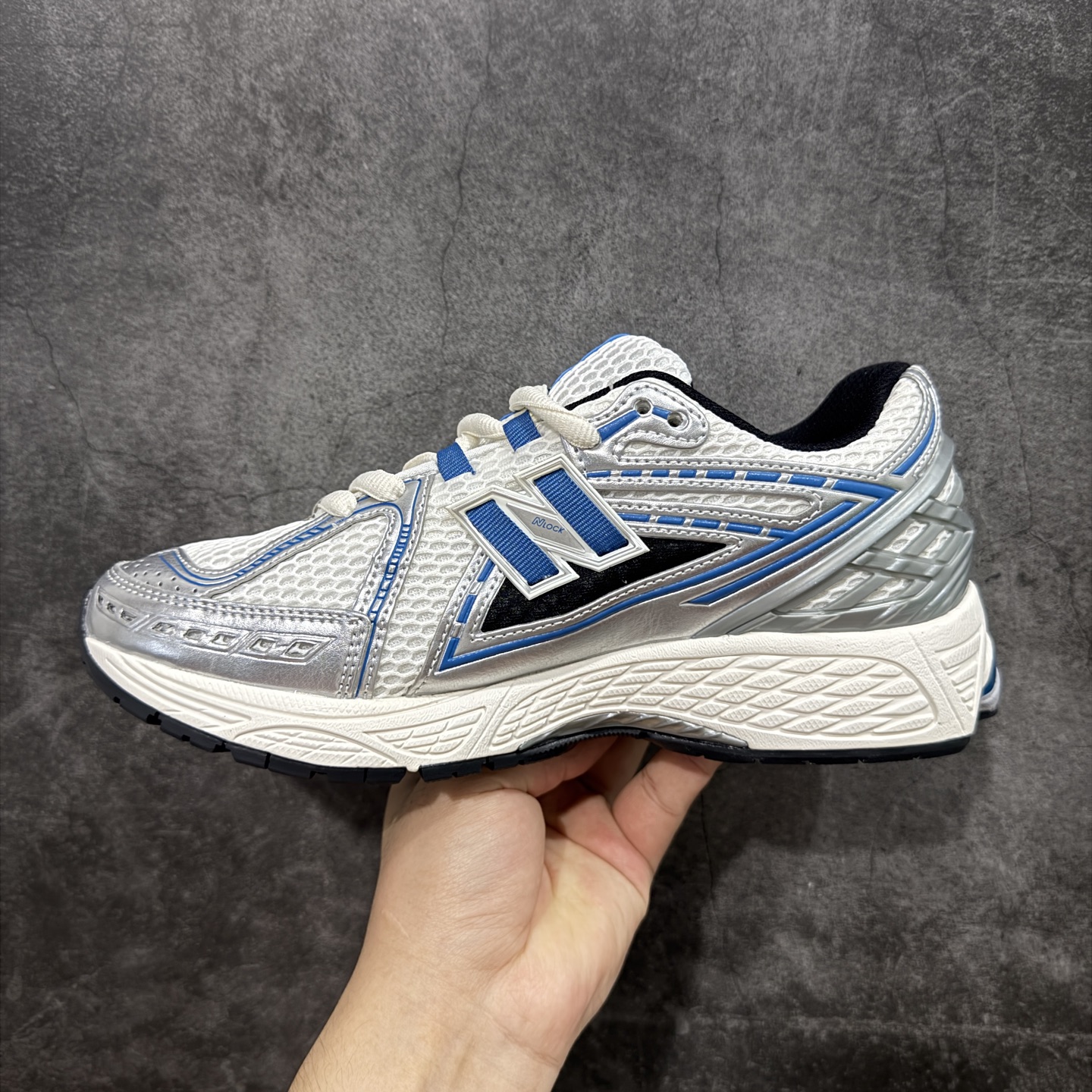 图片[2]-【GS纯原】新百伦 New Balance M1906系列 复古运动鞋单品宝藏老爹鞋 M1906REB 高端品质 正确六层组合底 市场唯一防伪蓝光跳码鞋标💪🏻 作为NB最经典的档案鞋型之一，与2002一样，1906有着NB最成熟的技术加持和复古款式，而本次推出的版本参照2002r的定位，相信会在性价两端做出权衡。单从造型上来看，依旧是vibe风格，味道很正，细节也很酷，这双1906r无疑必能打入复古跑鞋爱好者的年度鞋款名录。 尺码：36-45半-选品中心