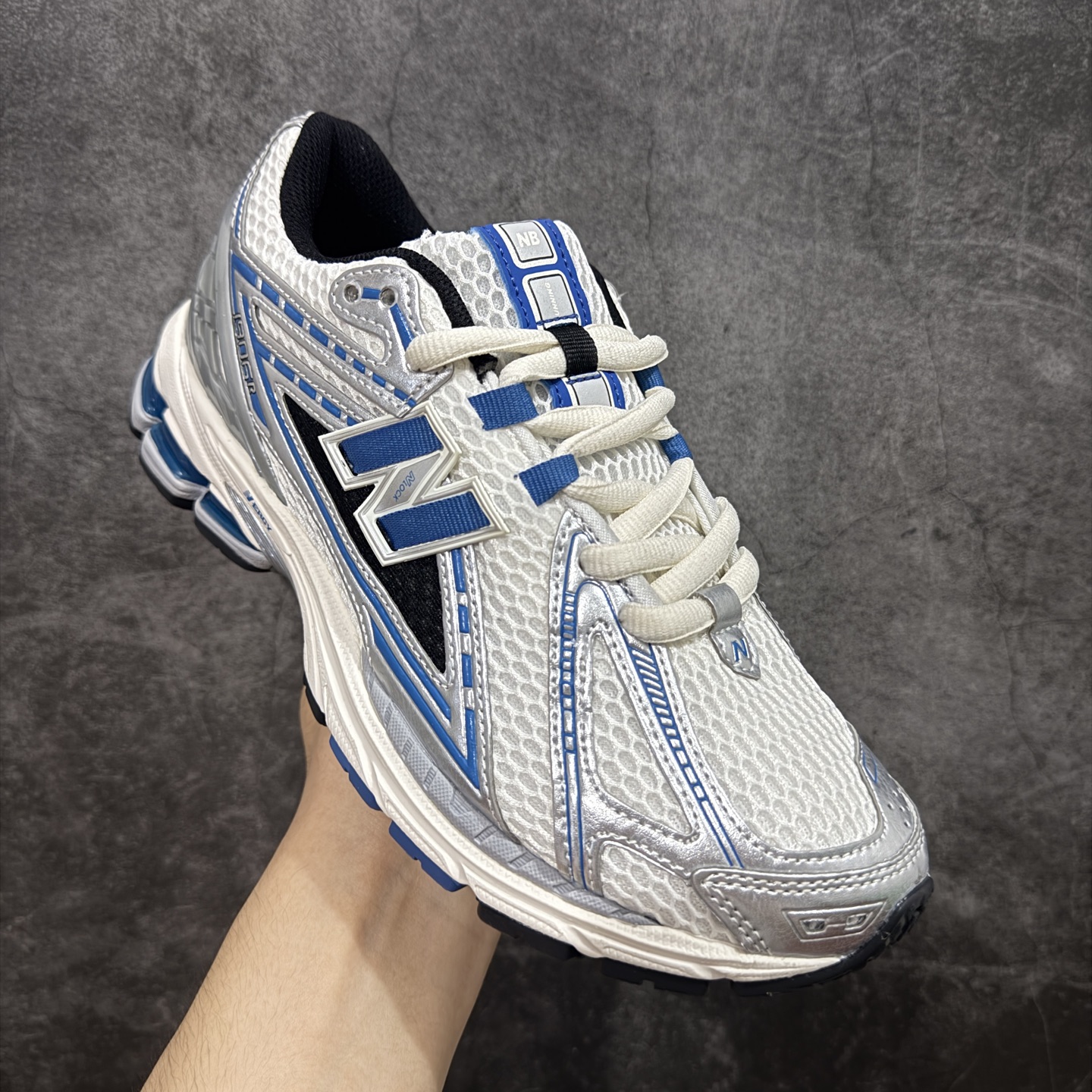 图片[3]-【GS纯原】新百伦 New Balance M1906系列 复古运动鞋单品宝藏老爹鞋 M1906REB 高端品质 正确六层组合底 市场唯一防伪蓝光跳码鞋标💪🏻 作为NB最经典的档案鞋型之一，与2002一样，1906有着NB最成熟的技术加持和复古款式，而本次推出的版本参照2002r的定位，相信会在性价两端做出权衡。单从造型上来看，依旧是vibe风格，味道很正，细节也很酷，这双1906r无疑必能打入复古跑鞋爱好者的年度鞋款名录。 尺码：36-45半-选品中心