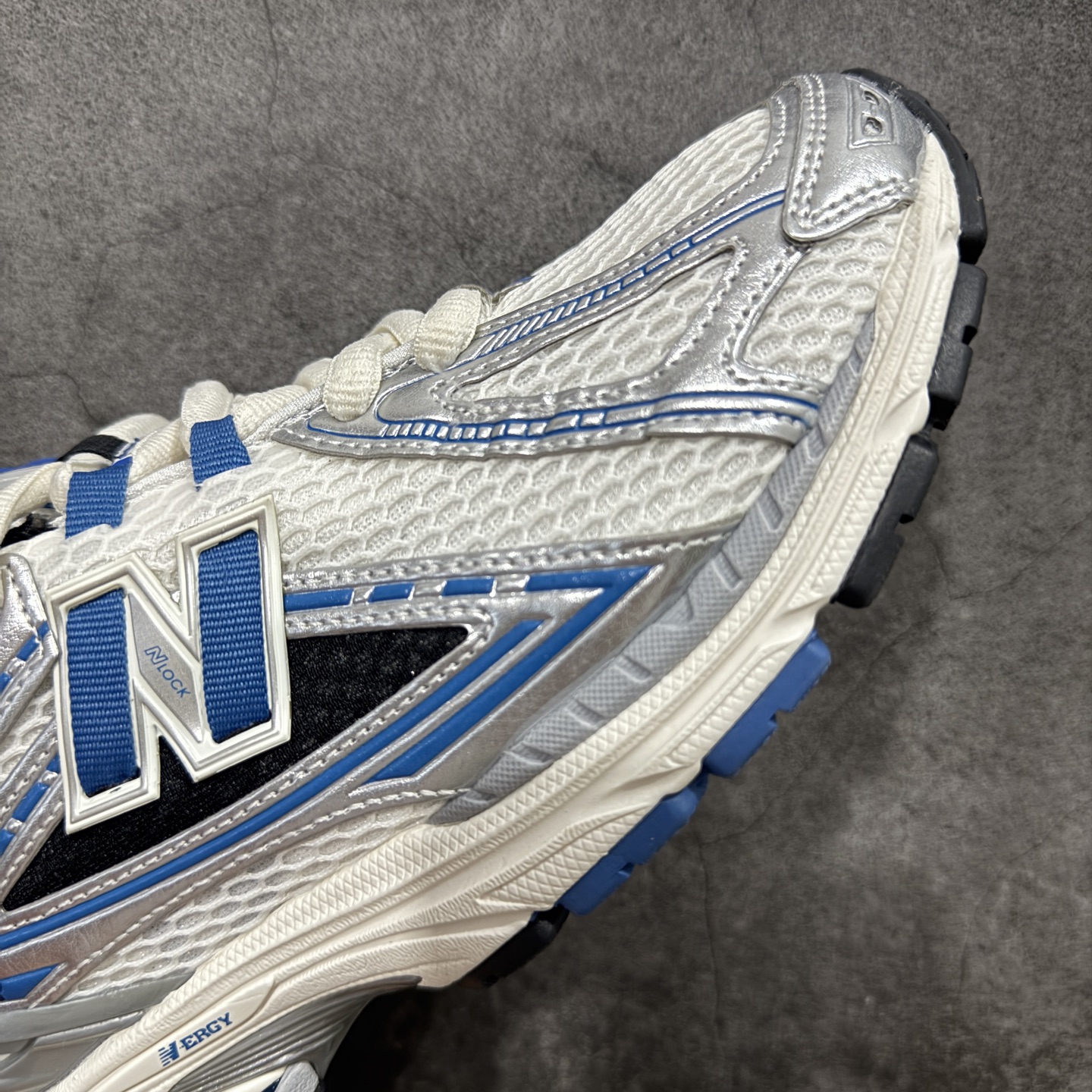 图片[6]-【GS纯原】新百伦 New Balance M1906系列 复古运动鞋单品宝藏老爹鞋 M1906REB 高端品质 正确六层组合底 市场唯一防伪蓝光跳码鞋标💪🏻 作为NB最经典的档案鞋型之一，与2002一样，1906有着NB最成熟的技术加持和复古款式，而本次推出的版本参照2002r的定位，相信会在性价两端做出权衡。单从造型上来看，依旧是vibe风格，味道很正，细节也很酷，这双1906r无疑必能打入复古跑鞋爱好者的年度鞋款名录。 尺码：36-45半-选品中心