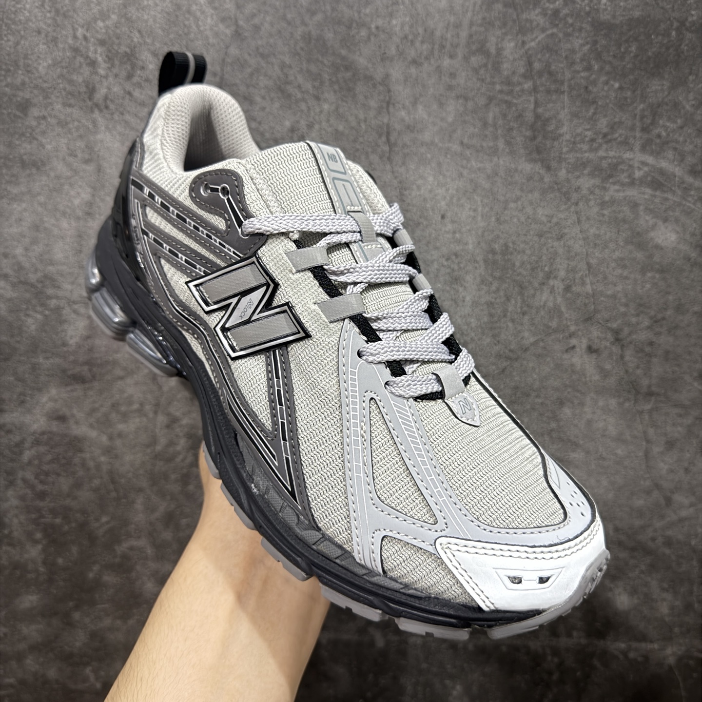 图片[3]-【GS纯原】新百伦 New Balance M1906系列 复古运动鞋单品宝藏老爹鞋 M1906RHA 高端品质 正确六层组合底 市场唯一防伪蓝光跳码鞋标💪🏻 作为NB最经典的档案鞋型之一，与2002一样，1906有着NB最成熟的技术加持和复古款式，而本次推出的版本参照2002r的定位，相信会在性价两端做出权衡。单从造型上来看，依旧是vibe风格，味道很正，细节也很酷，这双1906r无疑必能打入复古跑鞋爱好者的年度鞋款名录。 尺码：36-45半-选品中心