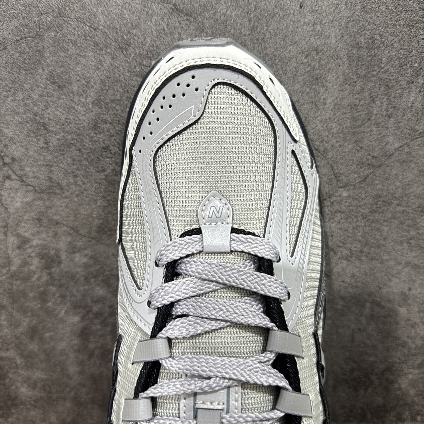 图片[5]-【GS纯原】新百伦 New Balance M1906系列 复古运动鞋单品宝藏老爹鞋 M1906RHA 高端品质 正确六层组合底 市场唯一防伪蓝光跳码鞋标💪🏻 作为NB最经典的档案鞋型之一，与2002一样，1906有着NB最成熟的技术加持和复古款式，而本次推出的版本参照2002r的定位，相信会在性价两端做出权衡。单从造型上来看，依旧是vibe风格，味道很正，细节也很酷，这双1906r无疑必能打入复古跑鞋爱好者的年度鞋款名录。 尺码：36-45半-选品中心