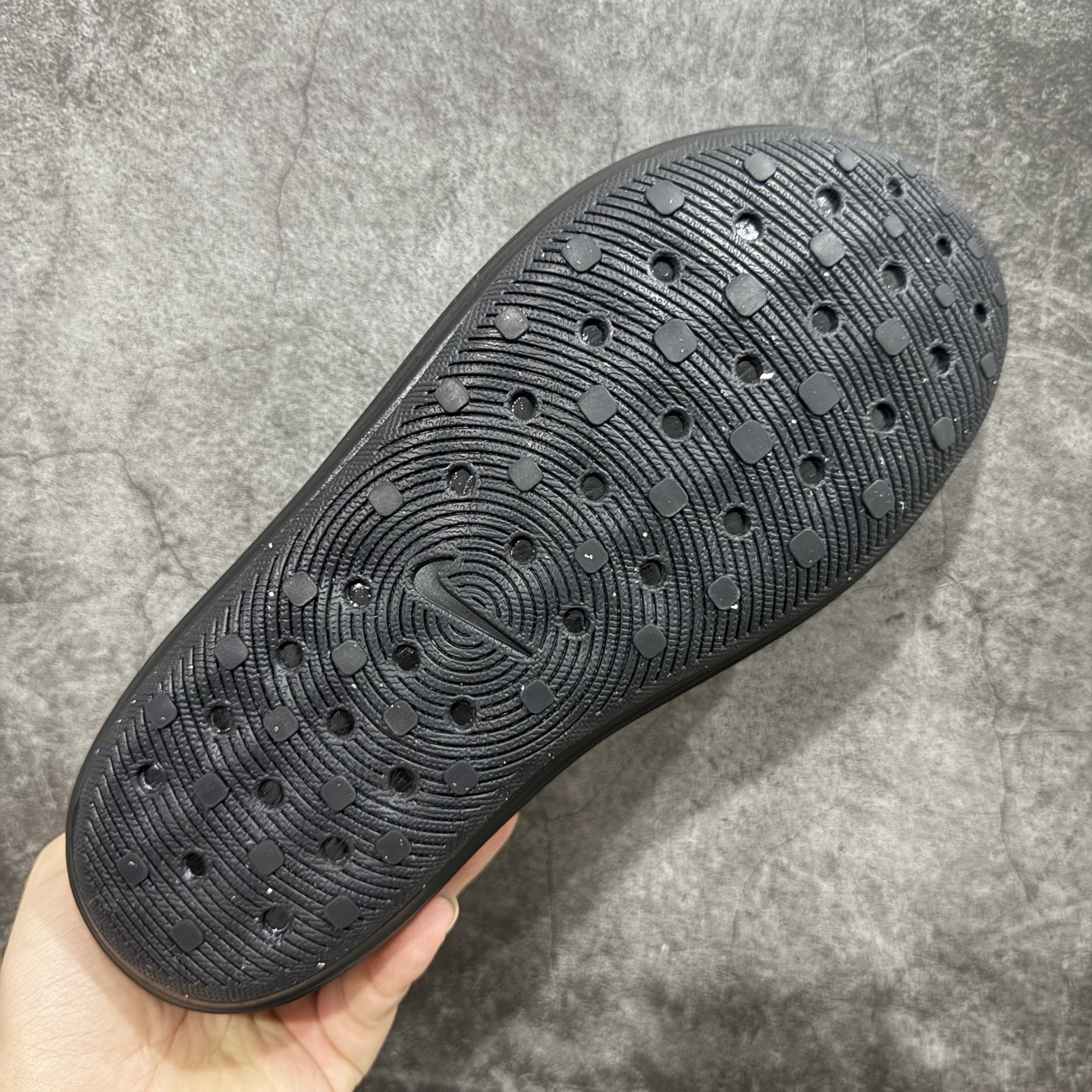 图片[9]-【LW版本】Nike Reactx Rejuven 8 耐克新款夏季沙滩凉鞋拖鞋洞洞鞋 HV5060-001 市场最高版本 没有之一 品质细节远远超越市面版本 欢迎对比 脚感材料都是原版同步 比市场货好太多 正确组合底 超高清洁度 完美版型 区别市面通货 采用质感柔软且出众回弹的 ReactX泡绵，发泡组合大底 脚感十分舒适，缔造非凡舒适的日常穿着体验，助你保持活力。  尺码：36-49.5 建议选大半码到一码-选品中心