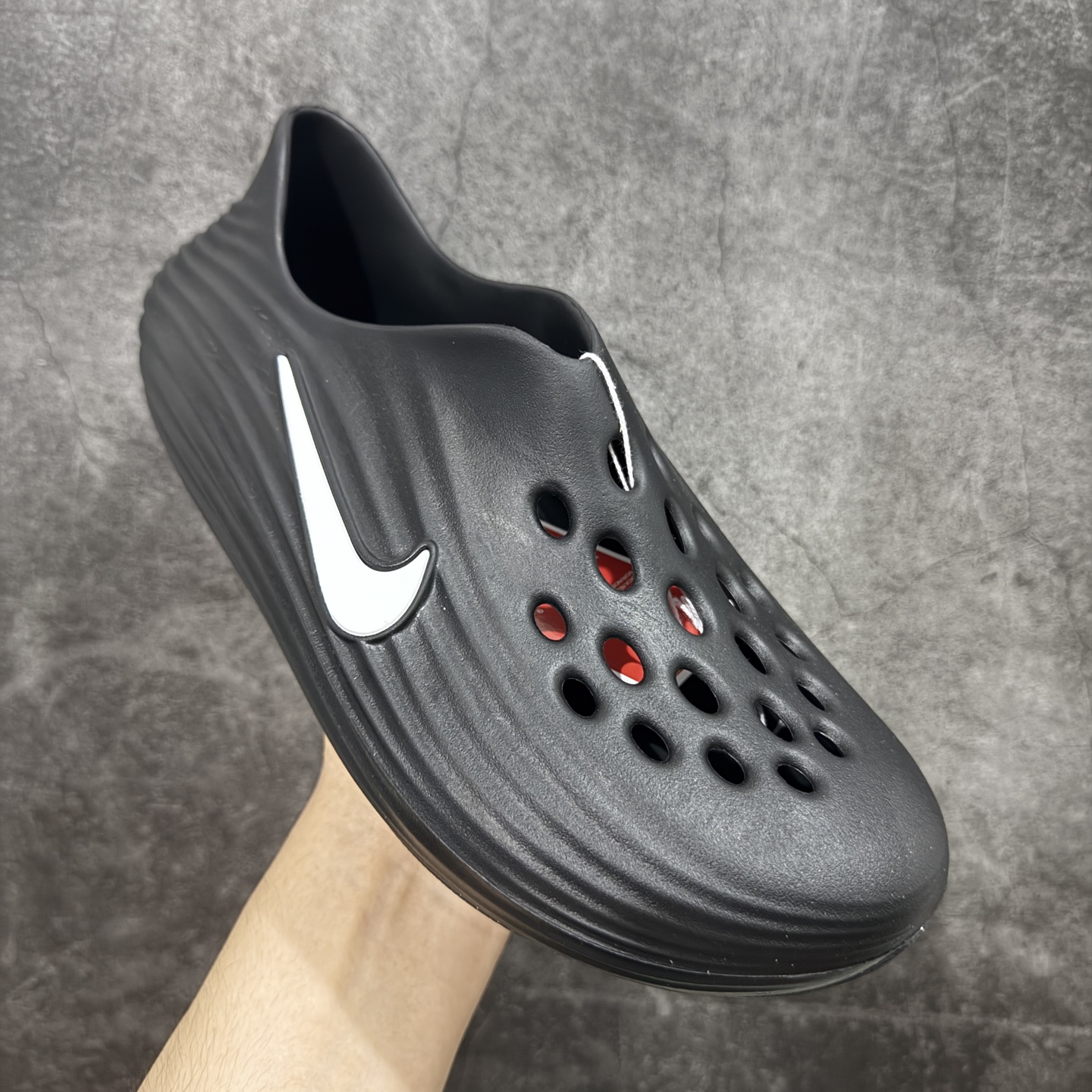 图片[3]-【LW版本】Nike Reactx Rejuven 8 耐克新款夏季沙滩凉鞋拖鞋洞洞鞋 HV5060-001 市场最高版本 没有之一 品质细节远远超越市面版本 欢迎对比 脚感材料都是原版同步 比市场货好太多 正确组合底 超高清洁度 完美版型 区别市面通货 采用质感柔软且出众回弹的 ReactX泡绵，发泡组合大底 脚感十分舒适，缔造非凡舒适的日常穿着体验，助你保持活力。  尺码：36-49.5 建议选大半码到一码-选品中心