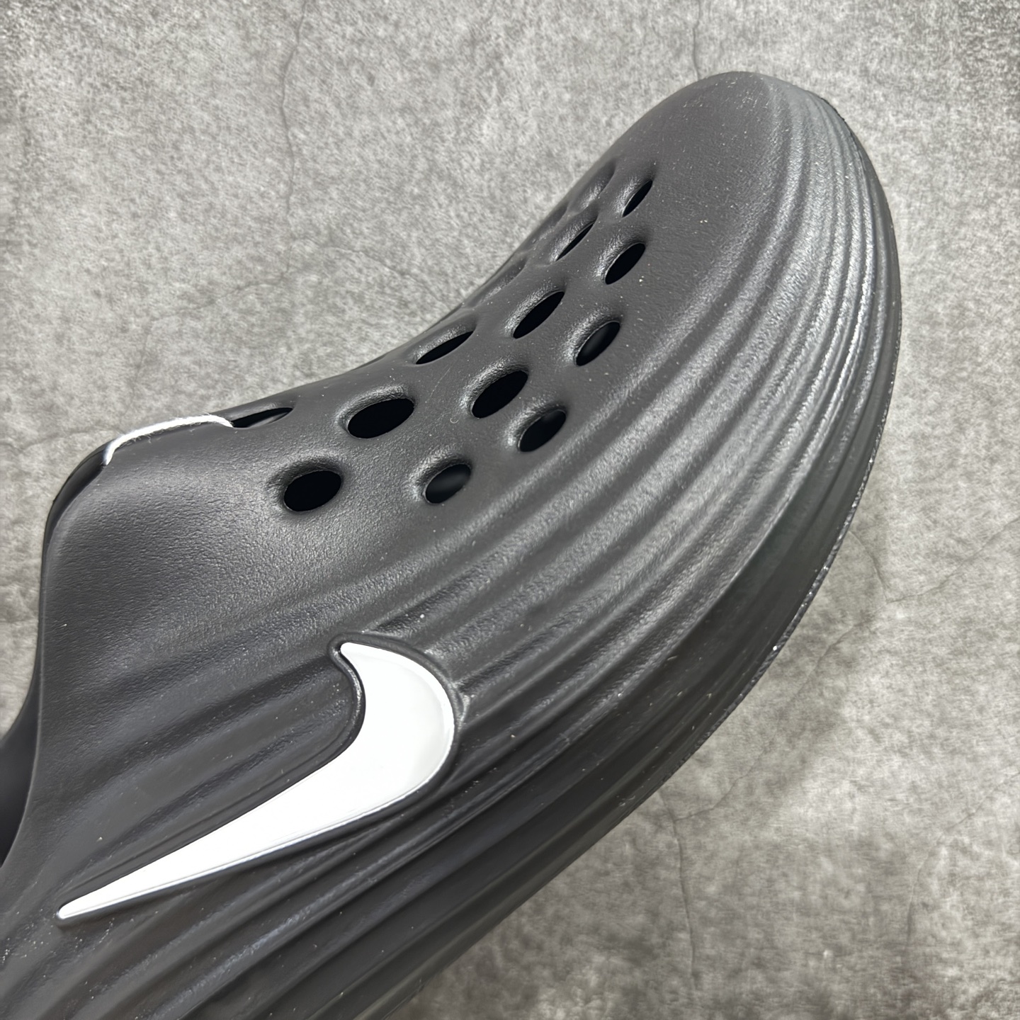 图片[6]-【LW版本】Nike Reactx Rejuven 8 耐克新款夏季沙滩凉鞋拖鞋洞洞鞋 HV5060-001 市场最高版本 没有之一 品质细节远远超越市面版本 欢迎对比 脚感材料都是原版同步 比市场货好太多 正确组合底 超高清洁度 完美版型 区别市面通货 采用质感柔软且出众回弹的 ReactX泡绵，发泡组合大底 脚感十分舒适，缔造非凡舒适的日常穿着体验，助你保持活力。  尺码：36-49.5 建议选大半码到一码-选品中心