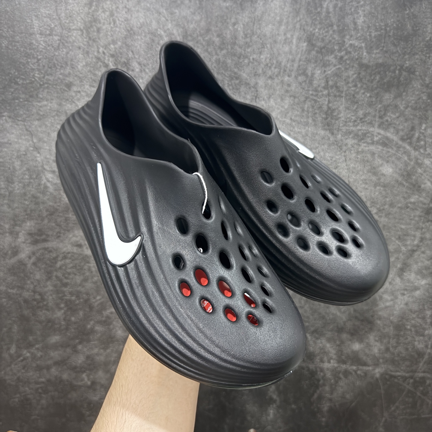 【LW版本】Nike Reactx Rejuven 8 耐克新款夏季沙滩凉鞋拖鞋洞洞鞋 HV5060-001 市场最高版本 没有之一 品质细节远远超越市面版本 欢迎对比 脚感材料都是原版同步 比市场货好太多 正确组合底 超高清洁度 完美版型 区别市面通货 采用质感柔软且出众回弹的 ReactX泡绵，发泡组合大底 脚感十分舒适，缔造非凡舒适的日常穿着体验，助你保持活力。  尺码：36-49.5 建议选大半码到一码-选品中心