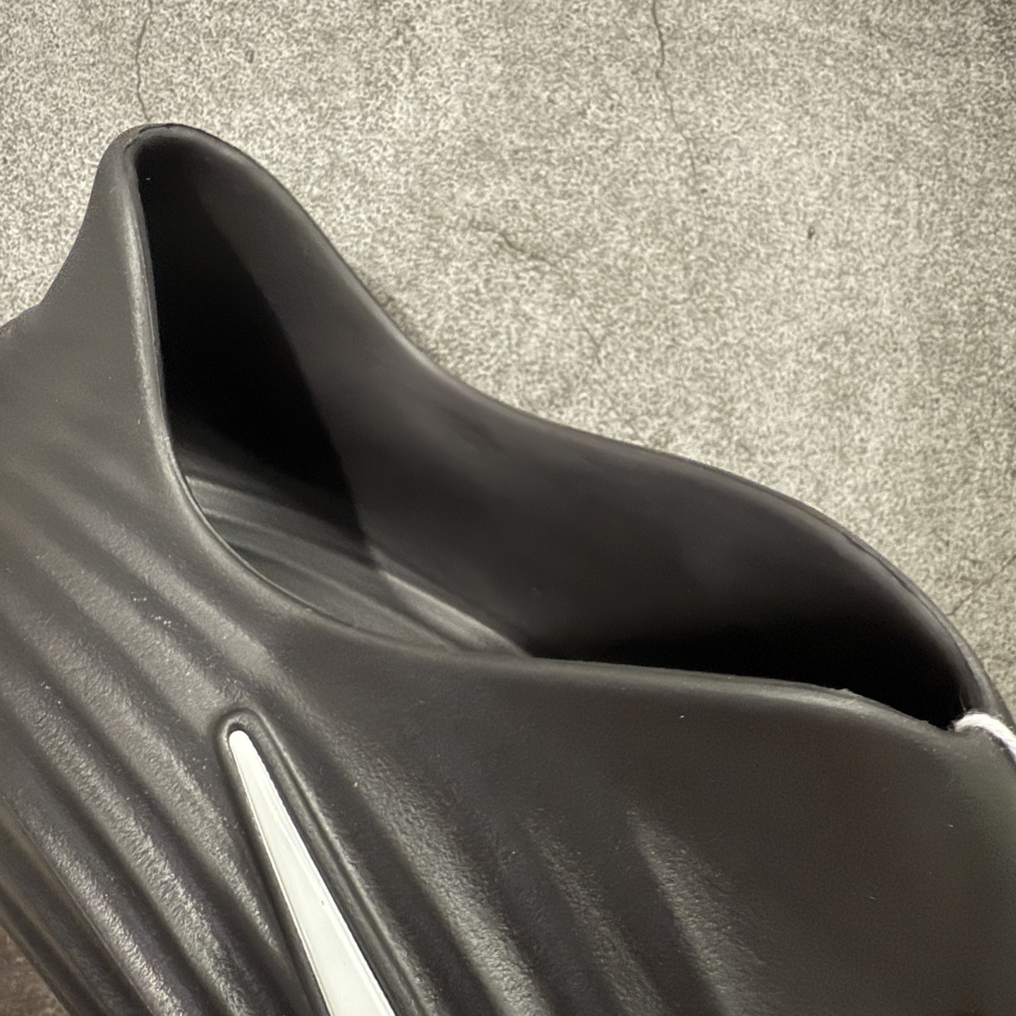 图片[4]-【LW版本】Nike Reactx Rejuven 8 耐克新款夏季沙滩凉鞋拖鞋洞洞鞋 HV5060-001 市场最高版本 没有之一 品质细节远远超越市面版本 欢迎对比 脚感材料都是原版同步 比市场货好太多 正确组合底 超高清洁度 完美版型 区别市面通货 采用质感柔软且出众回弹的 ReactX泡绵，发泡组合大底 脚感十分舒适，缔造非凡舒适的日常穿着体验，助你保持活力。  尺码：36-49.5 建议选大半码到一码-选品中心