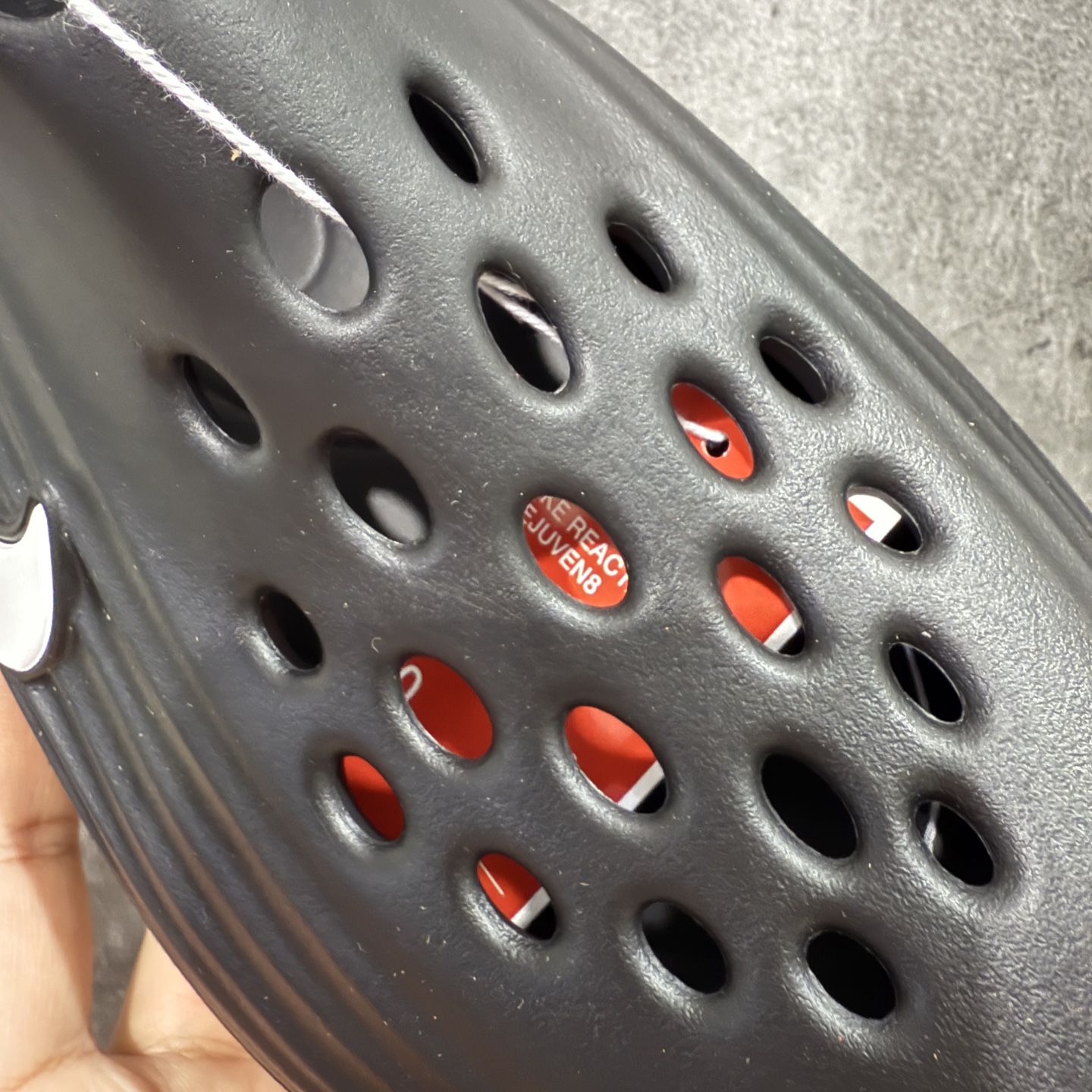 图片[3]-【LW版本】Nike Reactx Rejuven 8 耐克新款夏季沙滩凉鞋拖鞋洞洞鞋 HV5060-001 市场最高版本 没有之一 品质细节远远超越市面版本 欢迎对比 脚感材料都是原版同步 比市场货好太多 正确组合底 超高清洁度 完美版型 区别市面通货 采用质感柔软且出众回弹的 ReactX泡绵，发泡组合大底 脚感十分舒适，缔造非凡舒适的日常穿着体验，助你保持活力。  尺码：36-49.5 建议选大半码到一码-选品中心